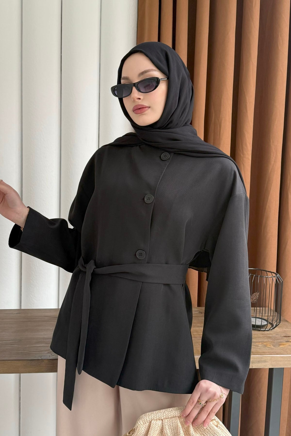 Önü Düğmeli Seyyar Kuşaklı Ceket-SİYAH
