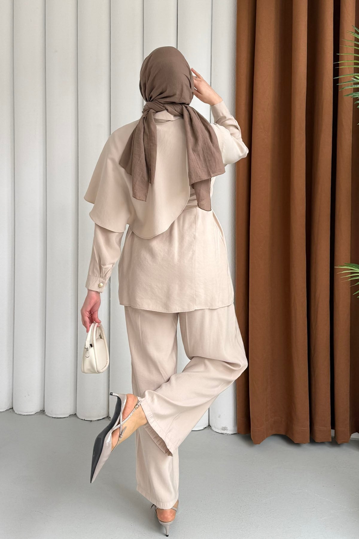 Önü Düğmeli Tasarım Pelerin Detaylı Tesettür Takım-TAŞ