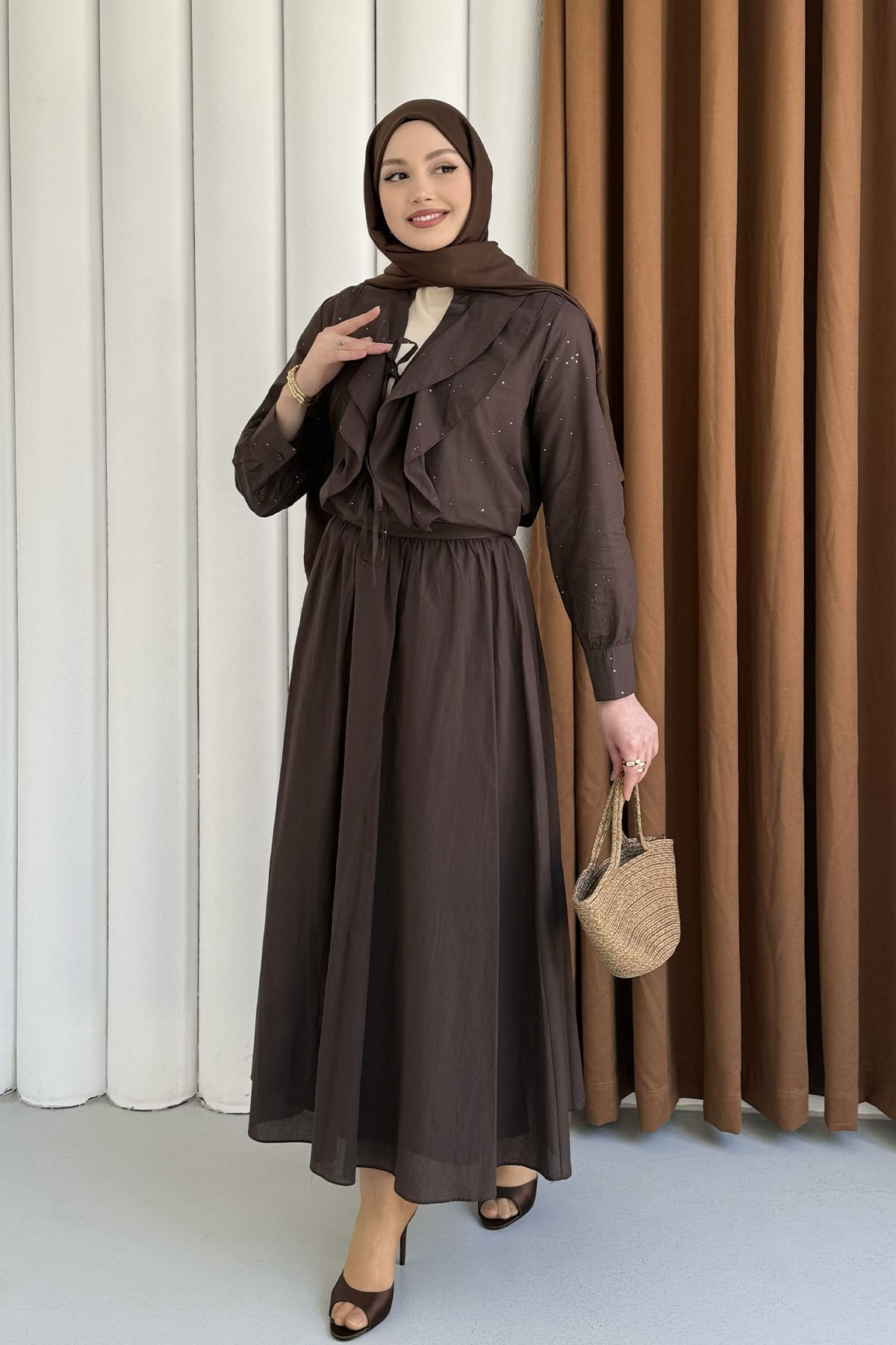 Önü Fırfırlı Taş Süslemeli Etekli Tesettür Takım-KAHVERENGİ