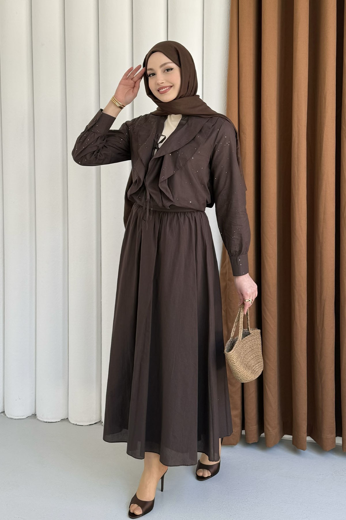 Önü Fırfırlı Taş Süslemeli Etekli Tesettür Takım-KAHVERENGİ