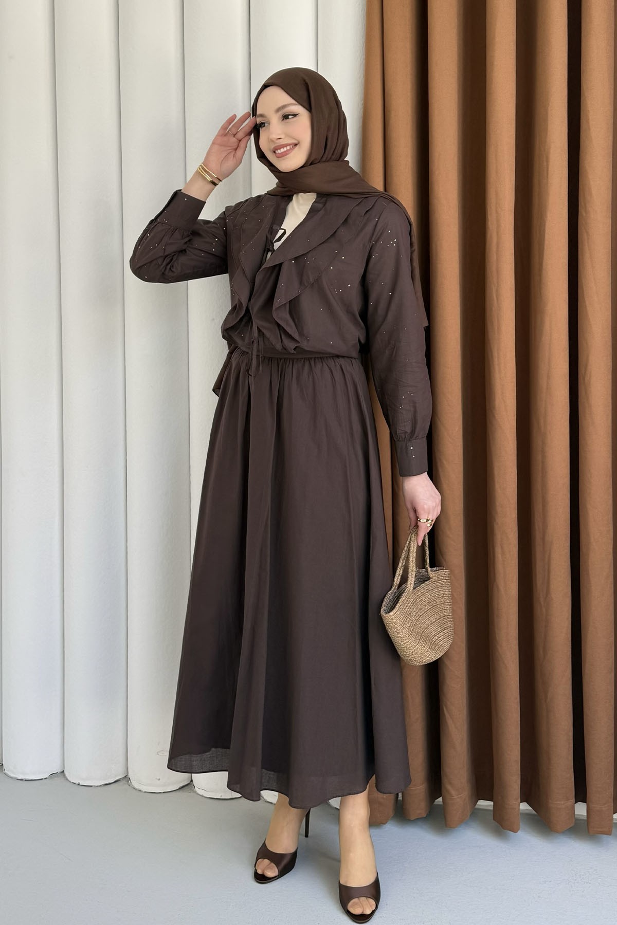 Önü Fırfırlı Taş Süslemeli Etekli Tesettür Takım-KAHVERENGİ