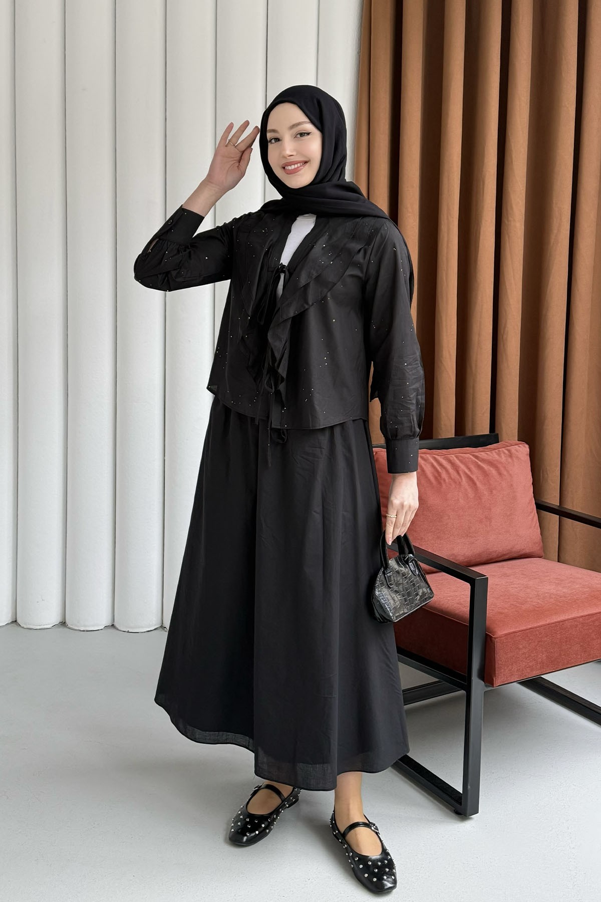 Önü Fırfırlı Taş Süslemeli Etekli Tesettür Takım-SİYAH