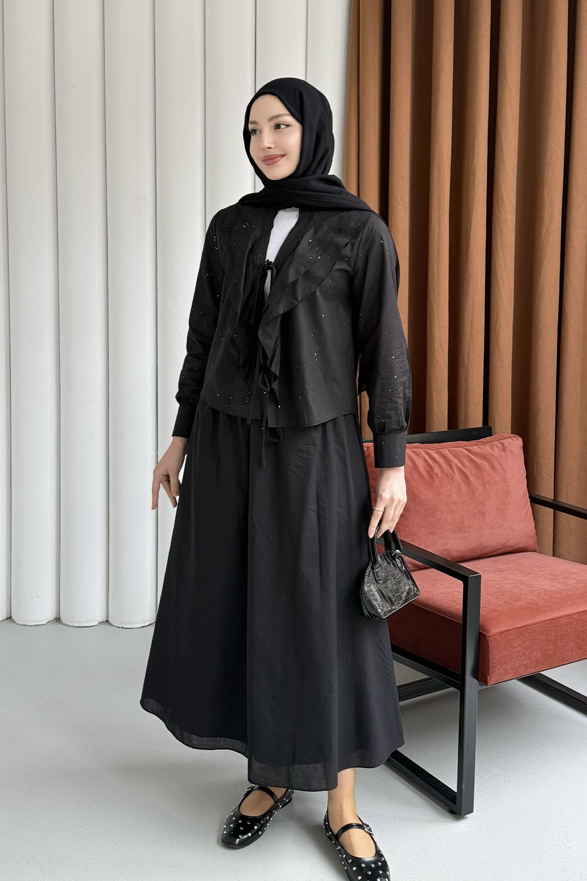 Önü Fırfırlı Taş Süslemeli Etekli Tesettür Takım-SİYAH