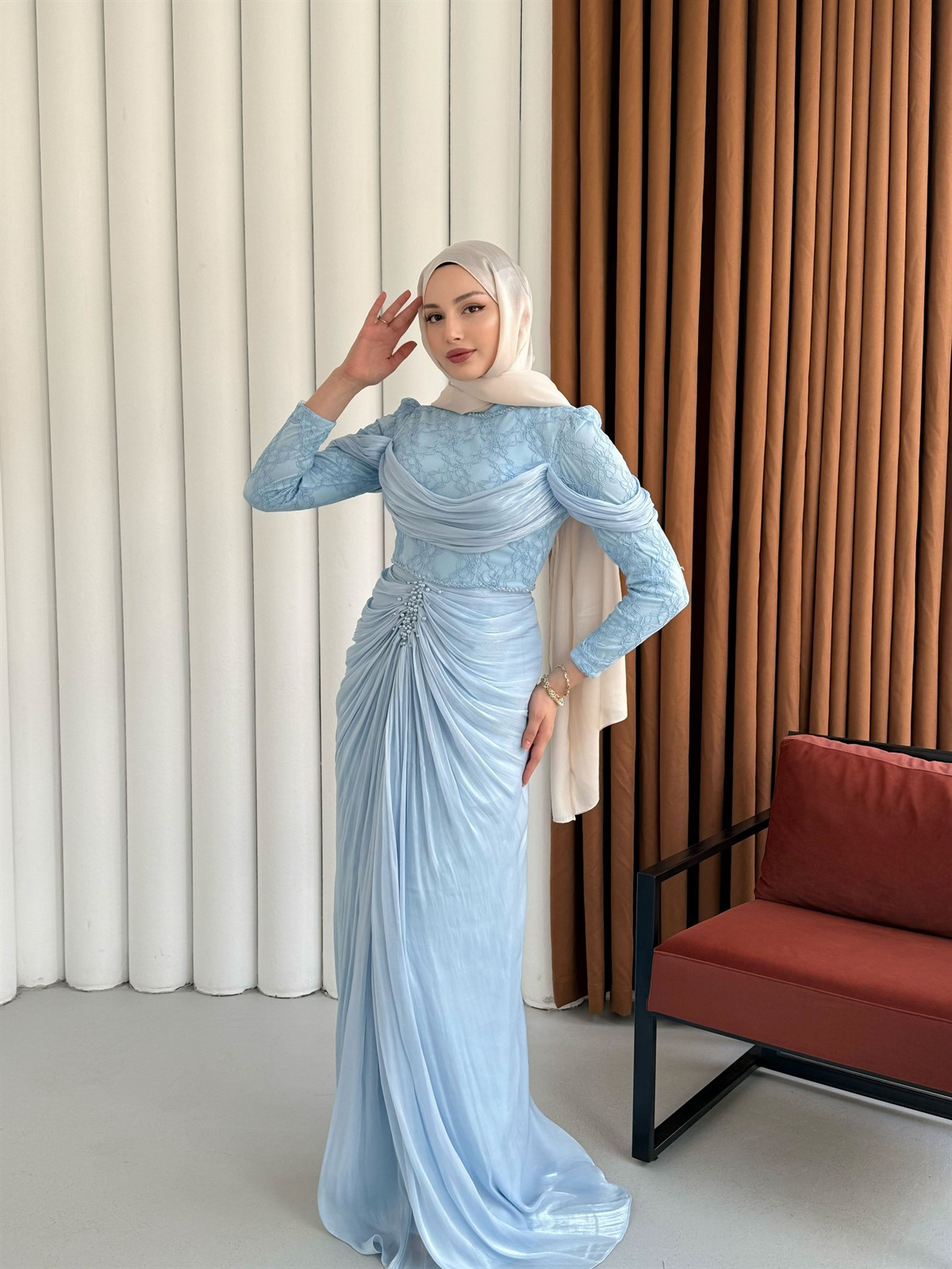 Önü Taş İşlemeli Büzgü Geçişli Dantelli Tesettür Abiye-BEBE MAVİ