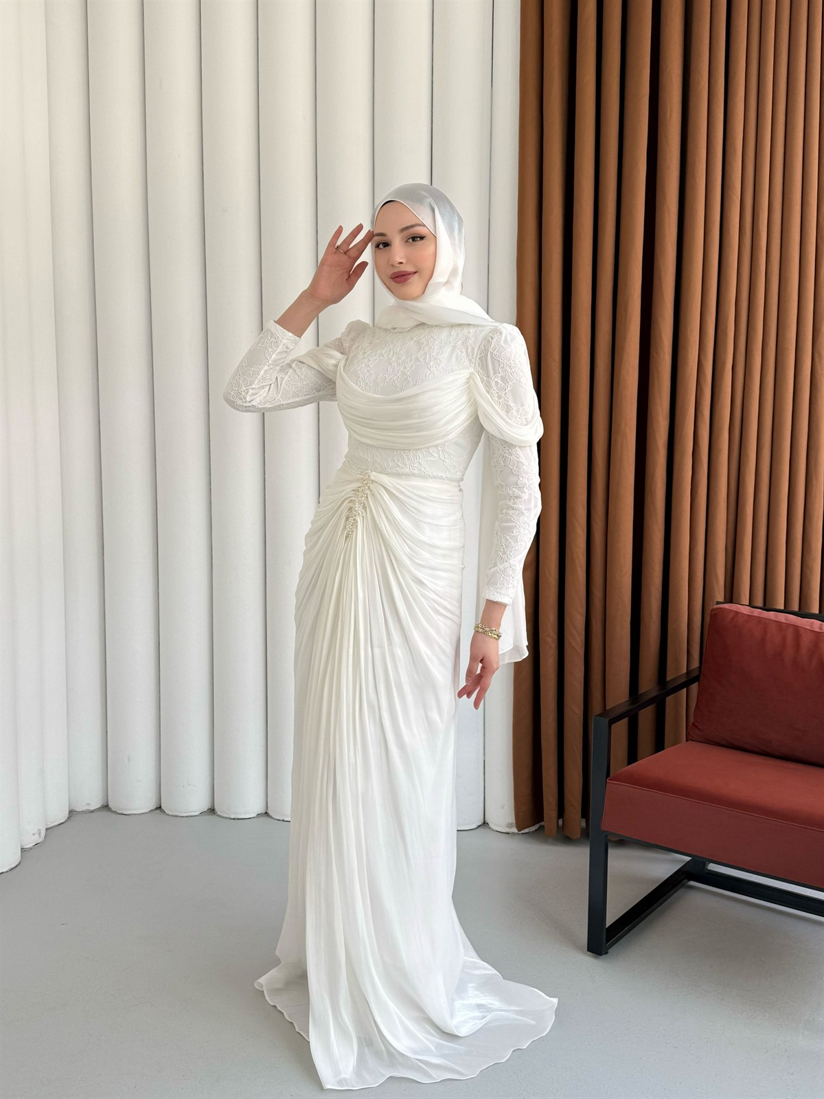 Önü Taş İşlemeli Büzgü Geçişli Dantelli Tesettür Abiye-BEYAZ