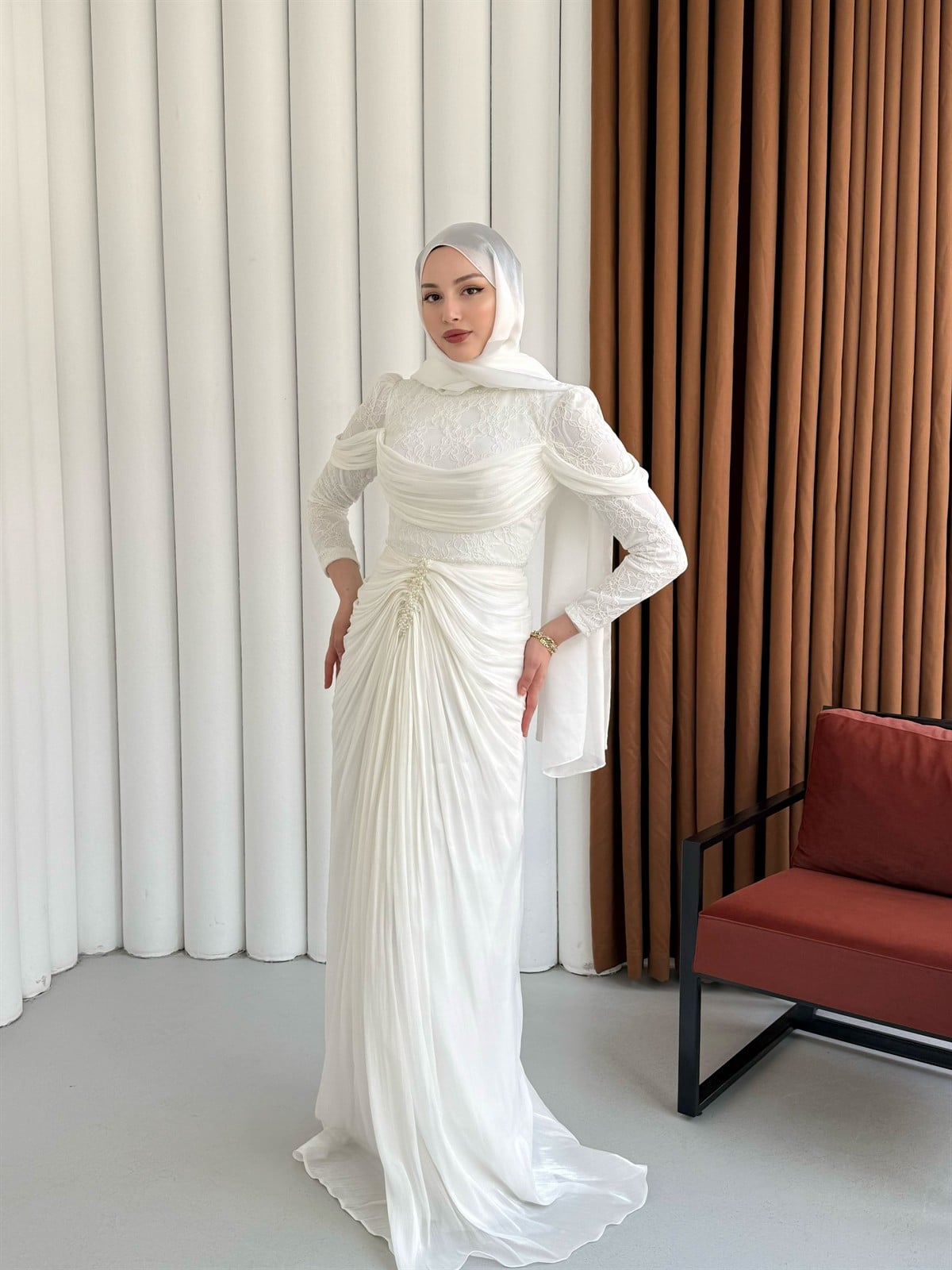 Önü Taş İşlemeli Büzgü Geçişli Dantelli Tesettür Abiye-BEYAZ