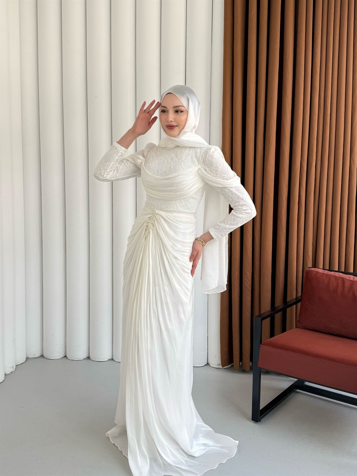 Önü Taş İşlemeli Büzgü Geçişli Dantelli Tesettür Abiye-BEYAZ