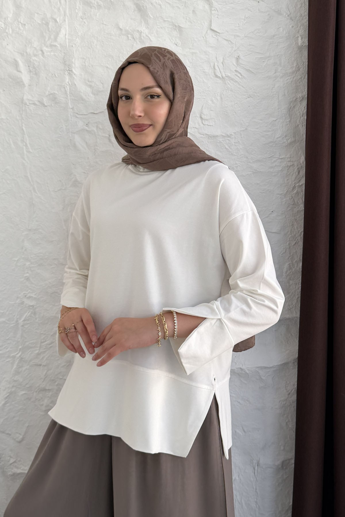 Oversize Yırtmaçlı Ribana Detaylı Sweatshirt-BEYAZ