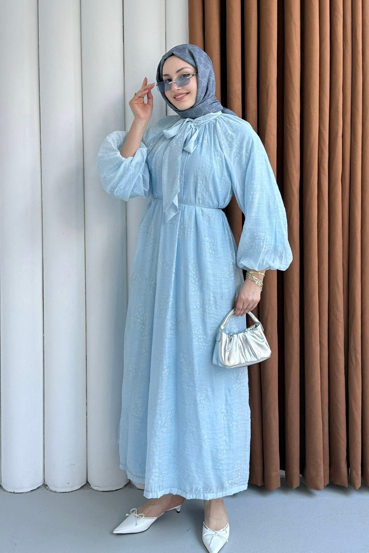 Papatya İşlemeli Biye Kemerli Tesettür Elbise-BEBE MAVİ