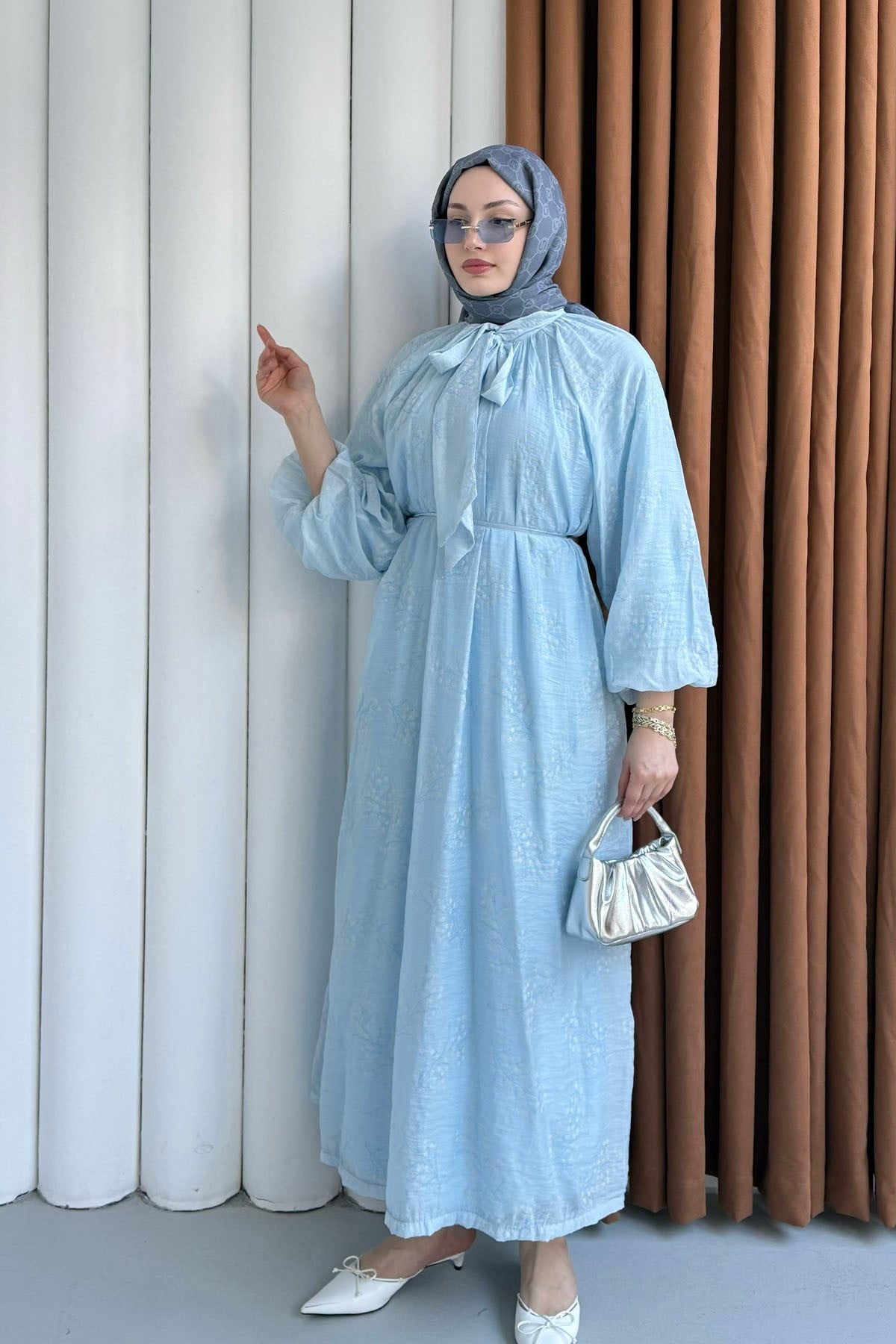 Papatya İşlemeli Biye Kemerli Tesettür Elbise-BEBE MAVİ