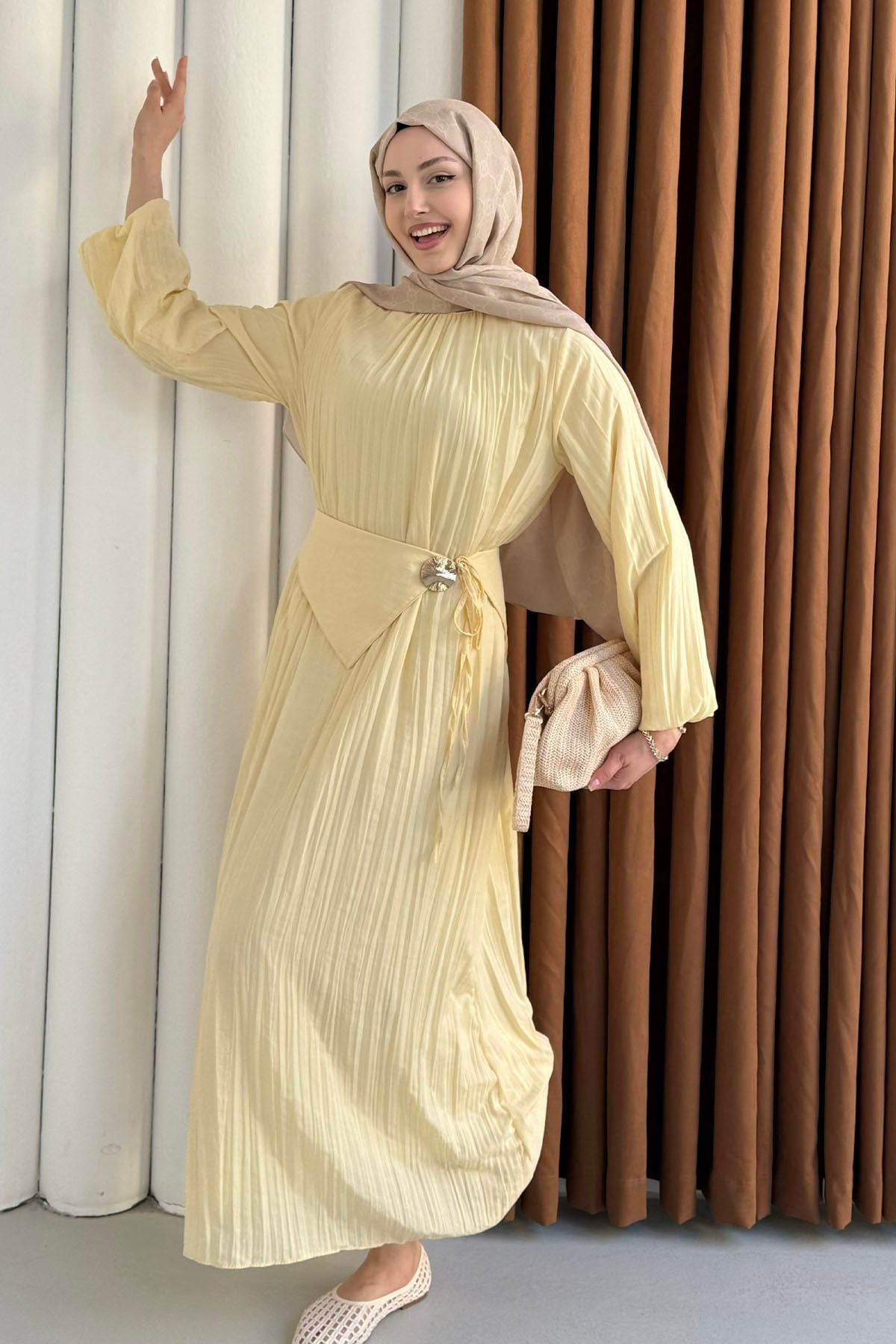Pelerin Kemerli Kraşlı Vual Tesettür Elbise-SARI