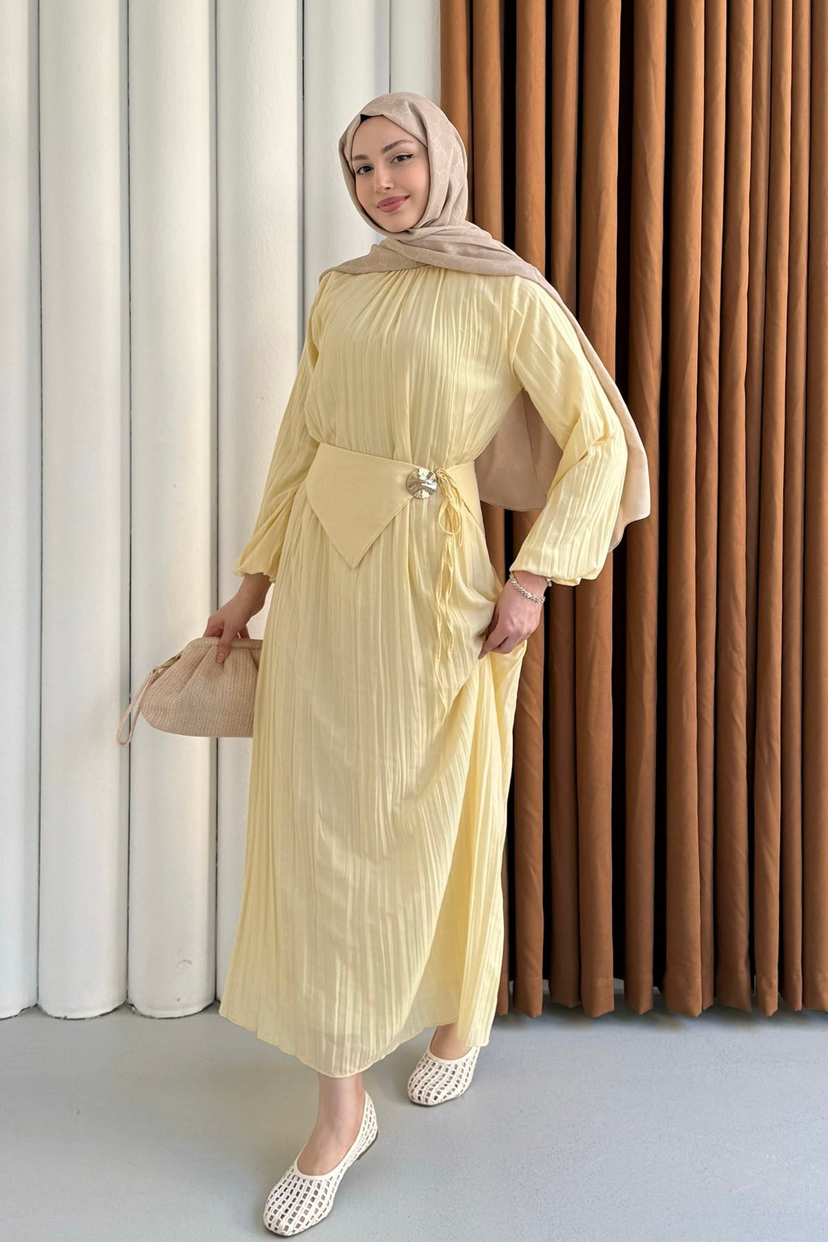 Pelerin Kemerli Kraşlı Vual Tesettür Elbise-SARI