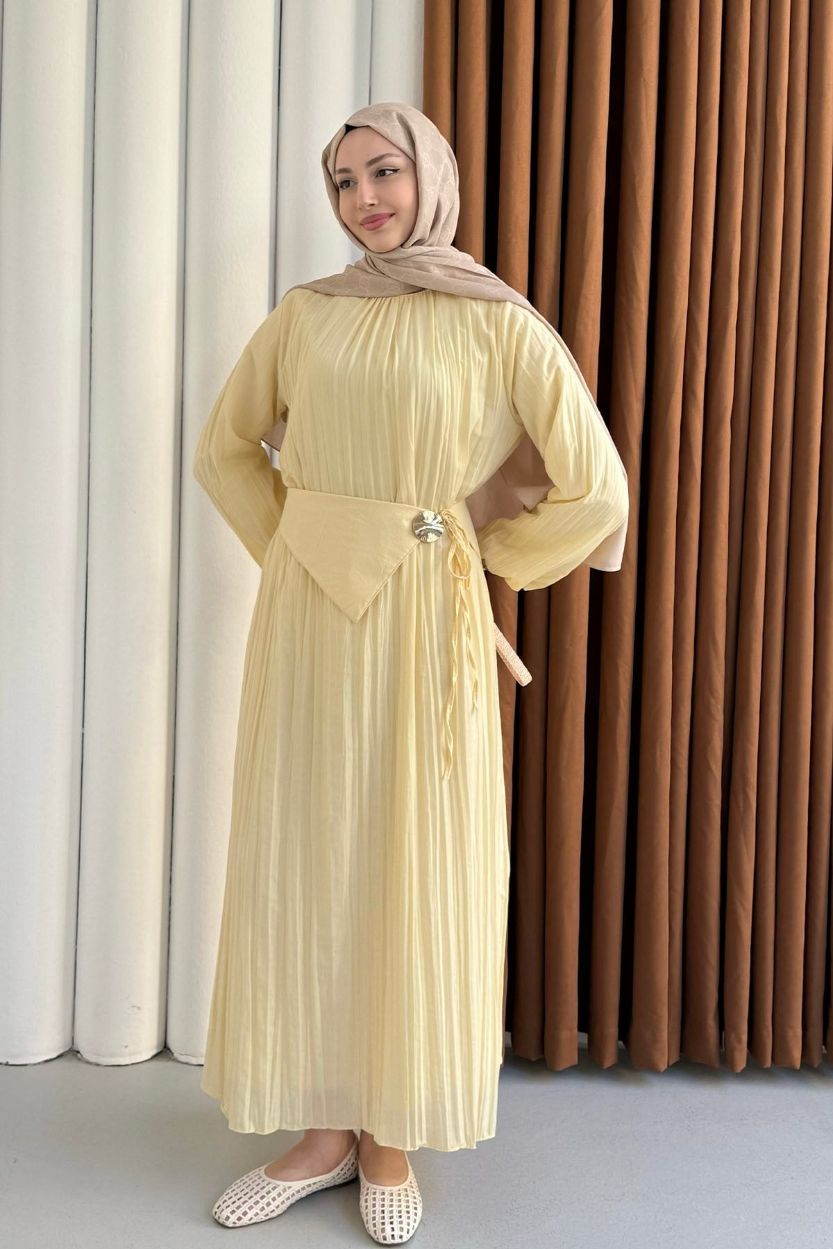 Pelerin Kemerli Kraşlı Vual Tesettür Elbise-SARI