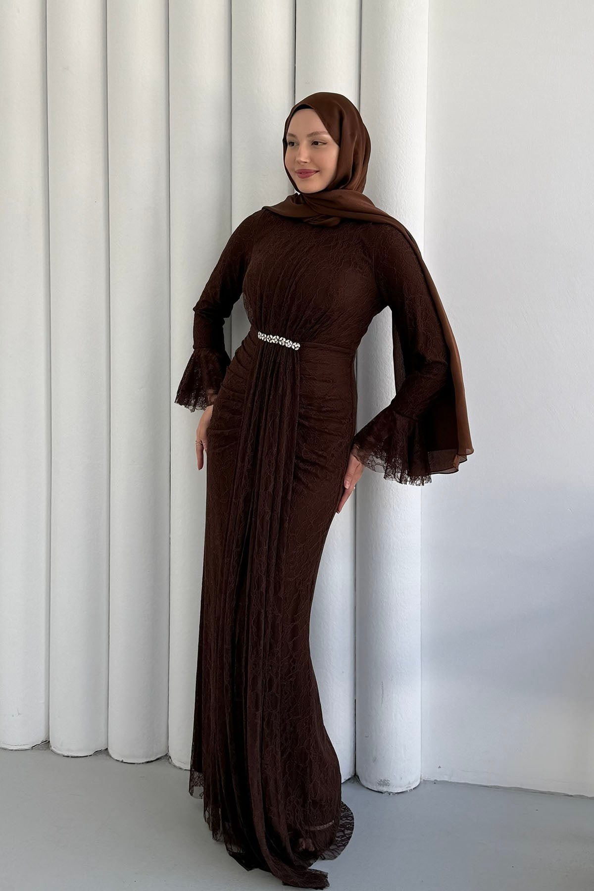Perla Önü Taş İşlemeli Dantelli Volan Kol Tesettür Abiye-ACI KAHVE