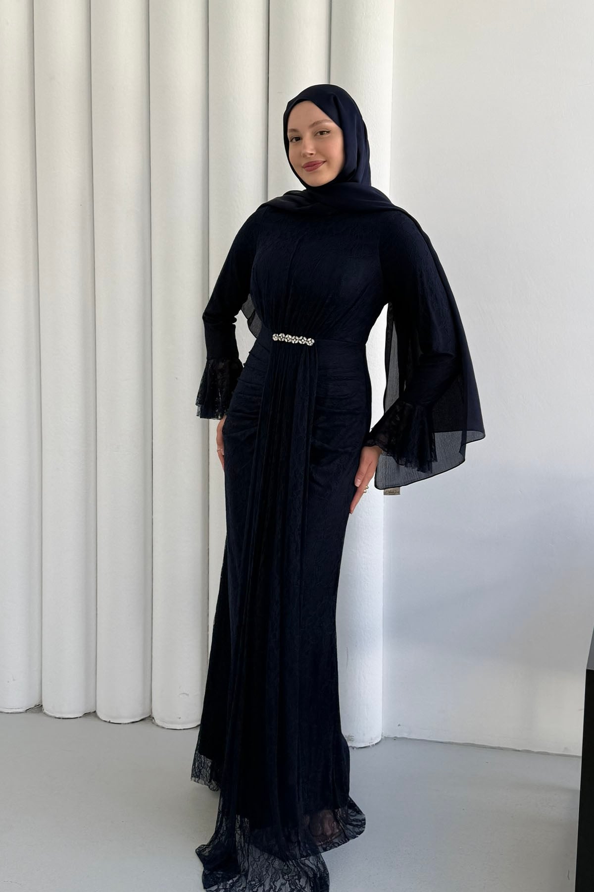 Perla Önü Taş İşlemeli Dantelli Volan Kol Tesettür Abiye-LACİVERT