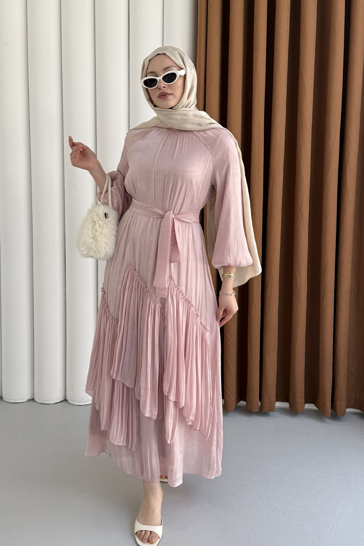 Pileli Volanlı Balon Kol Kemerli Şifon Tesettür Elbise-PEMBE