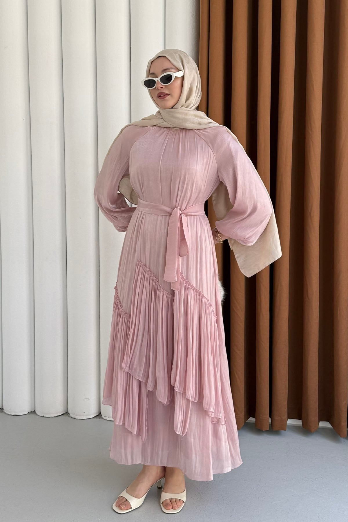 Pileli Volanlı Balon Kol Kemerli Şifon Tesettür Elbise-PEMBE