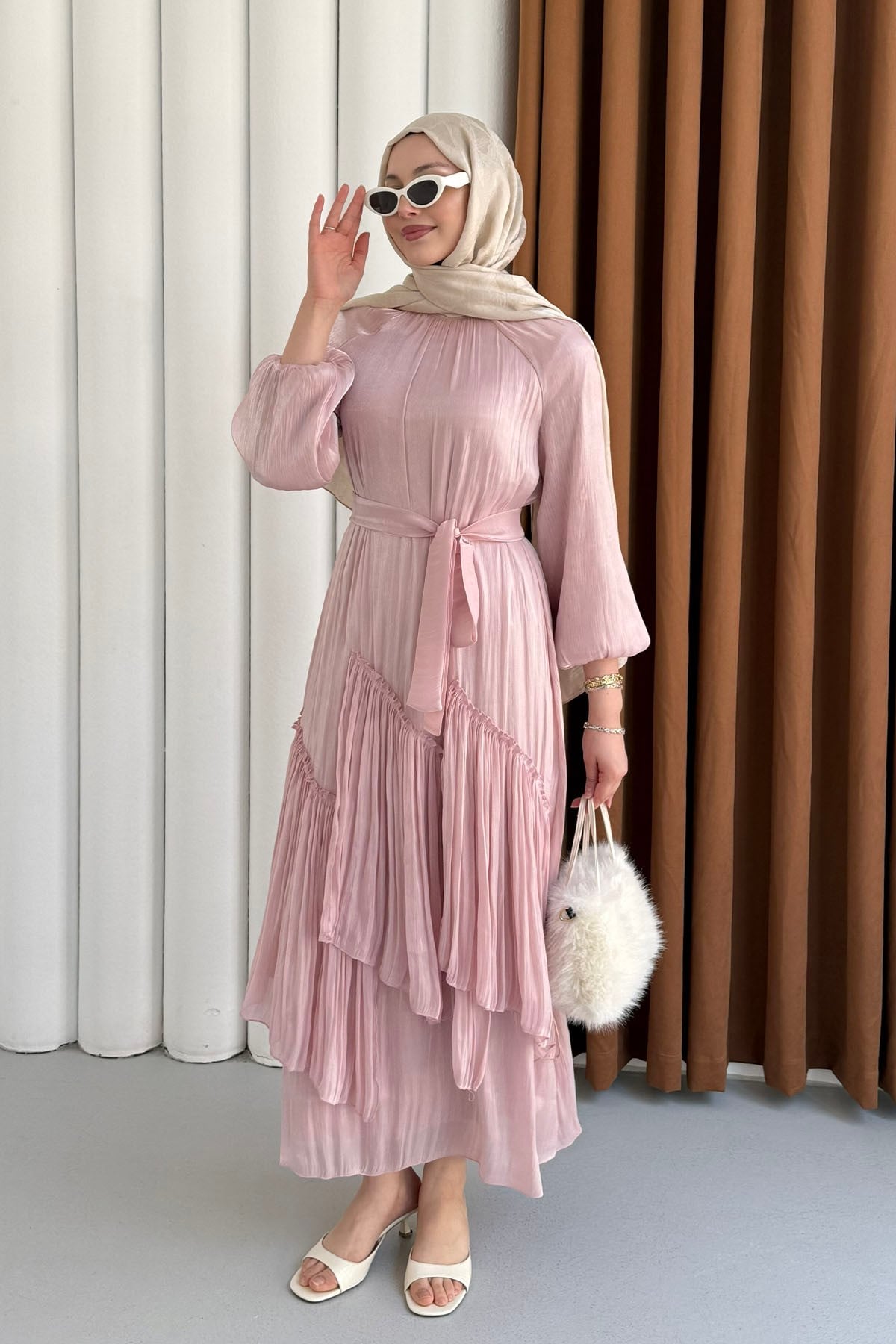Pileli Volanlı Balon Kol Kemerli Şifon Tesettür Elbise-PEMBE