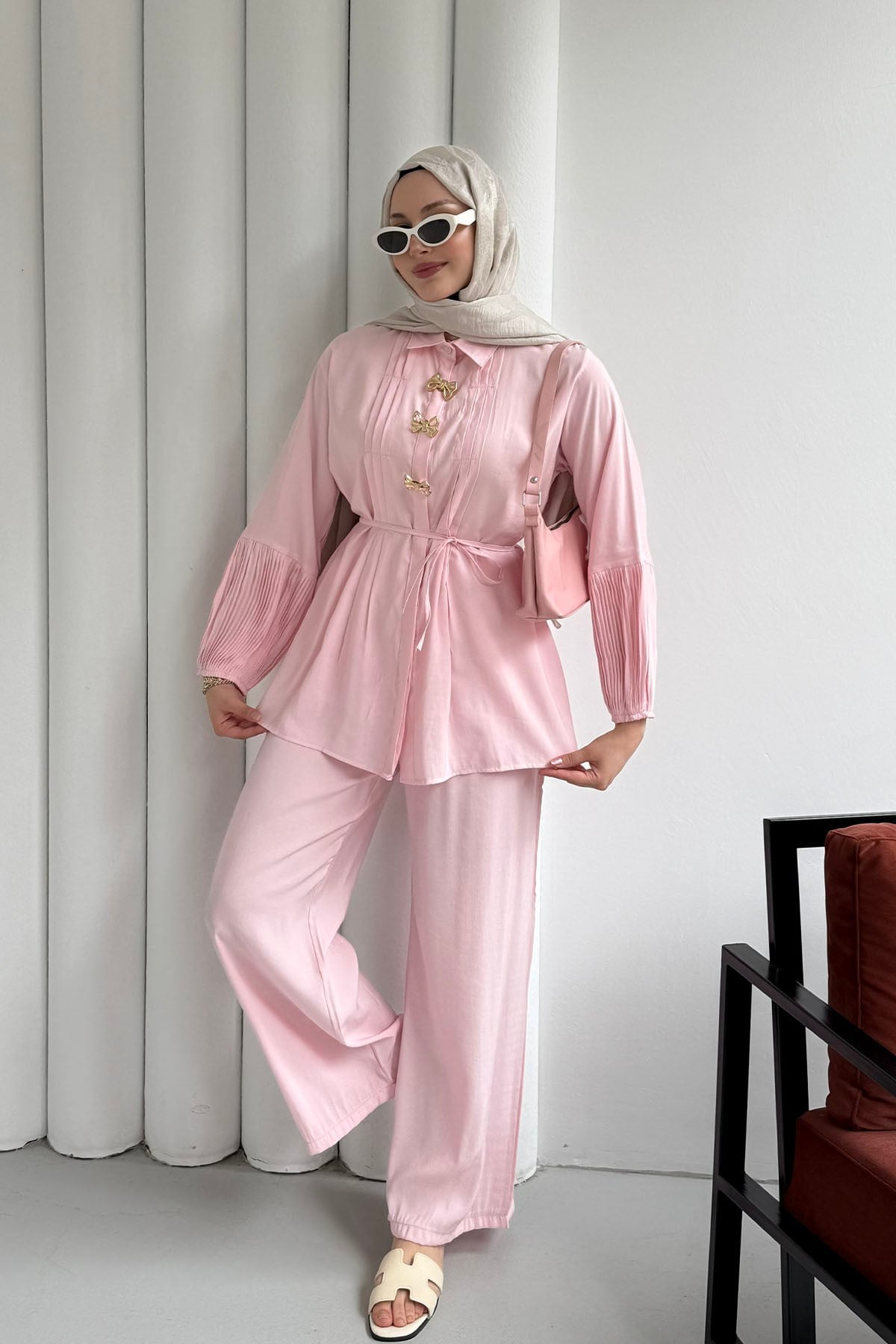 Pilise Kol Detaylı Broş Aksesuarlı İkili Tesettür Takım-PEMBE