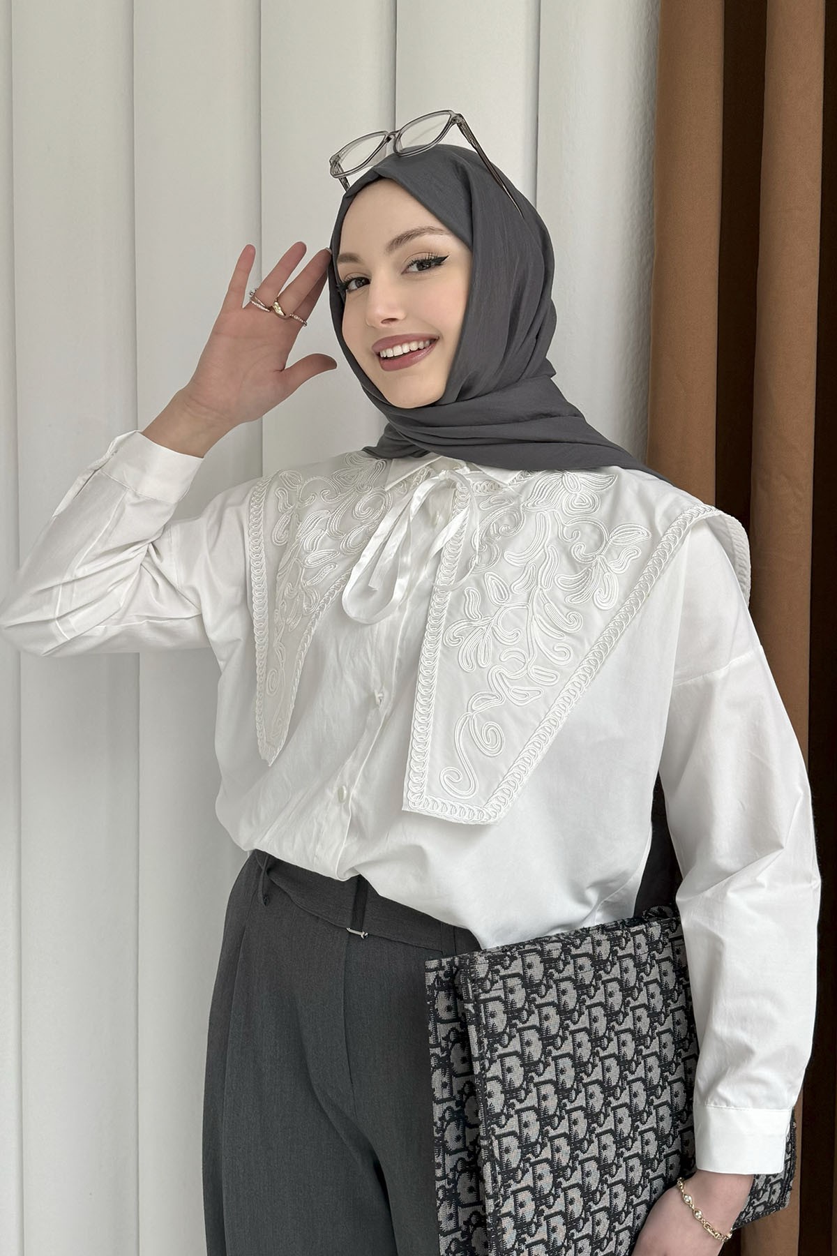 Premium Nakışlı Yaka Detaylı Gömlek-BEYAZ