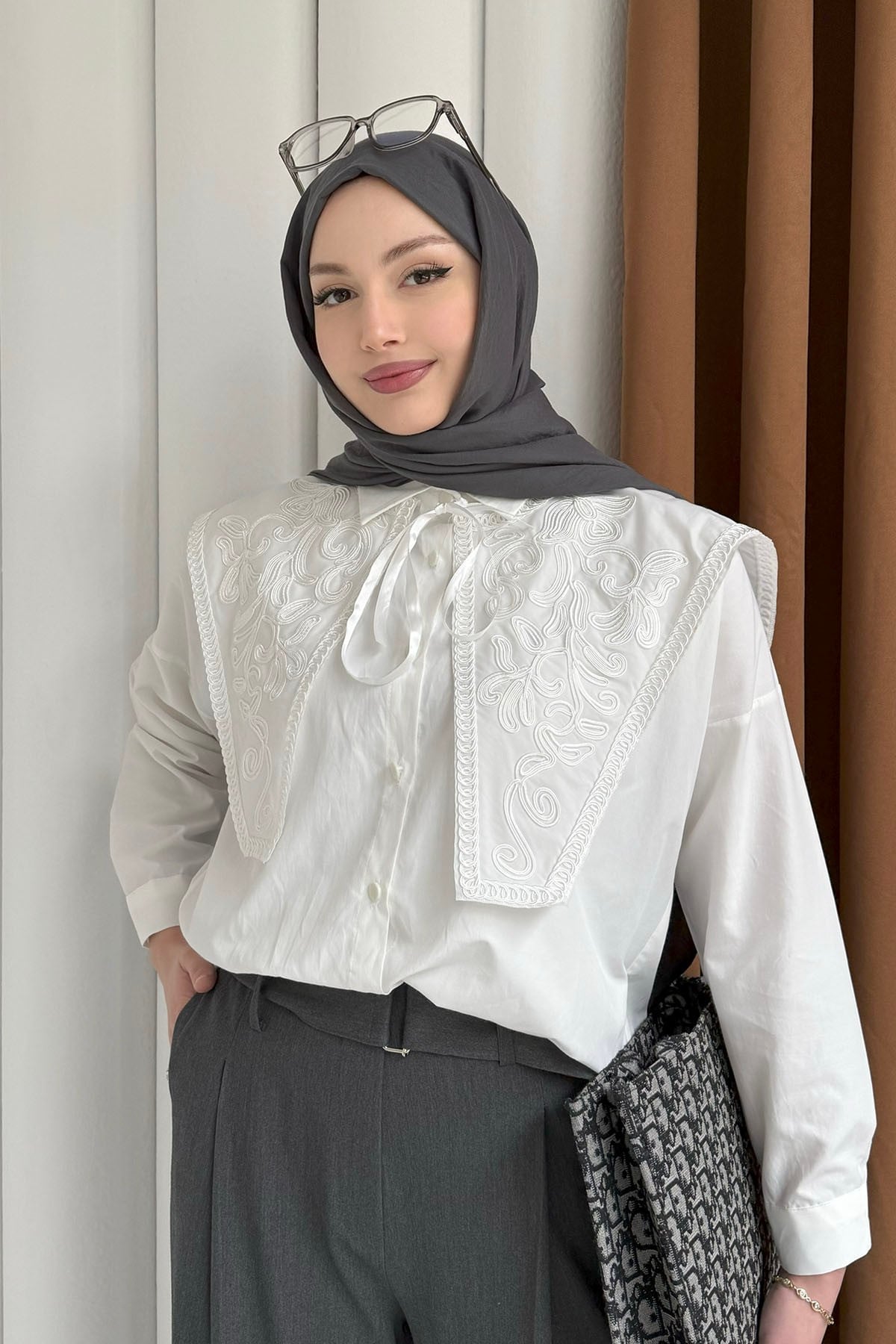 Premium Nakışlı Yaka Detaylı Gömlek-BEYAZ