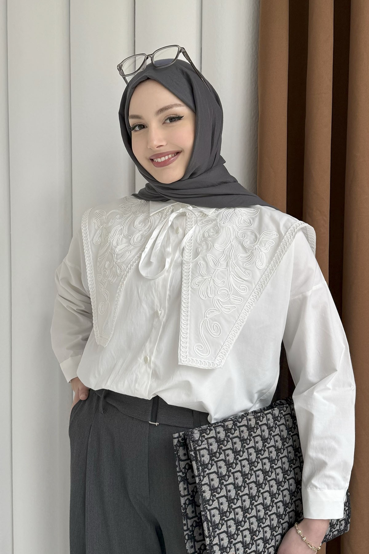 Premium Nakışlı Yaka Detaylı Gömlek-BEYAZ