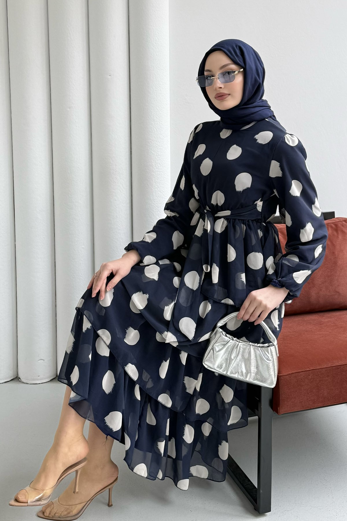 Puantiyeli Kat Katlı Şifon Tesettür Elbise-LACİVERT
