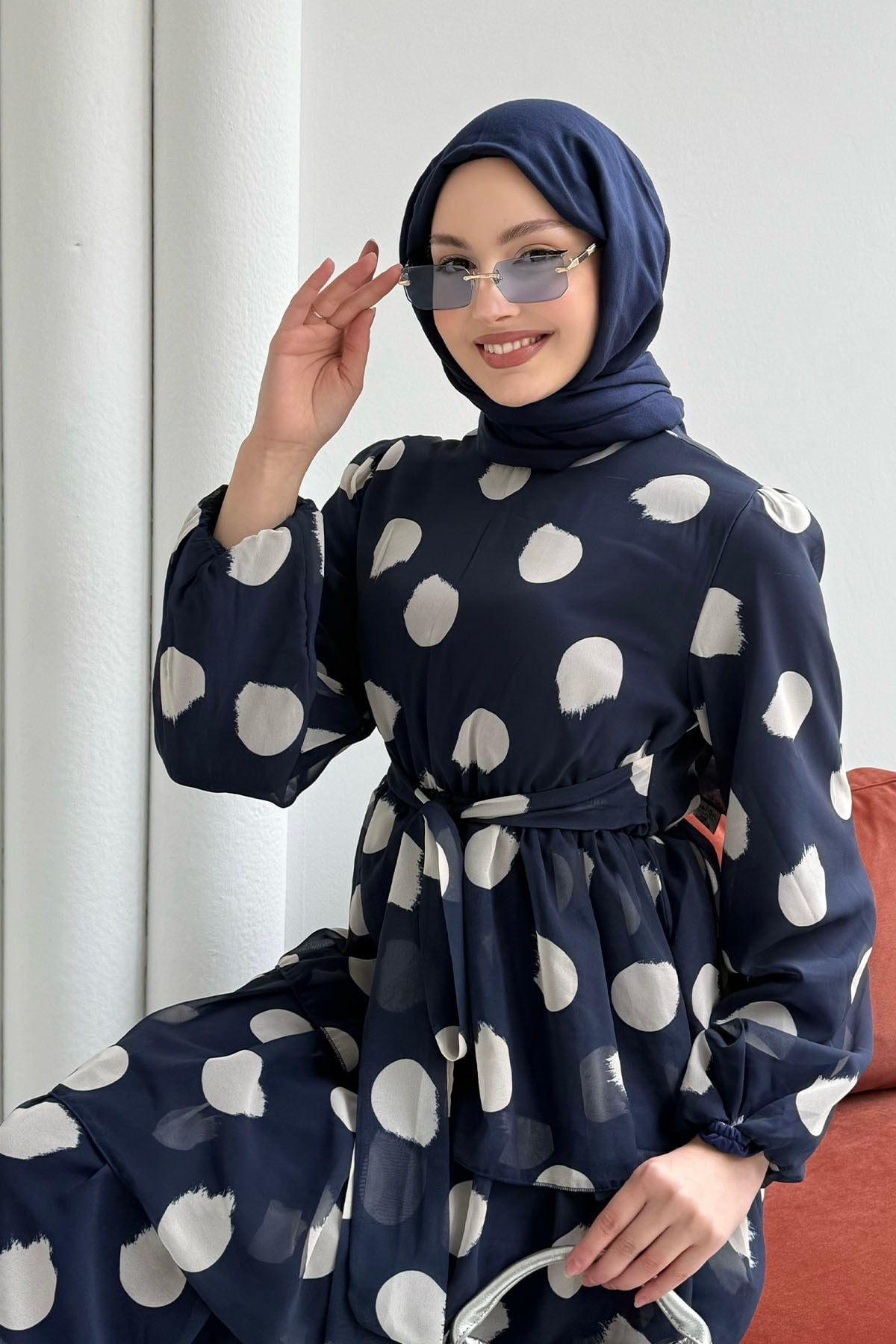 Puantiyeli Kat Katlı Şifon Tesettür Elbise-LACİVERT