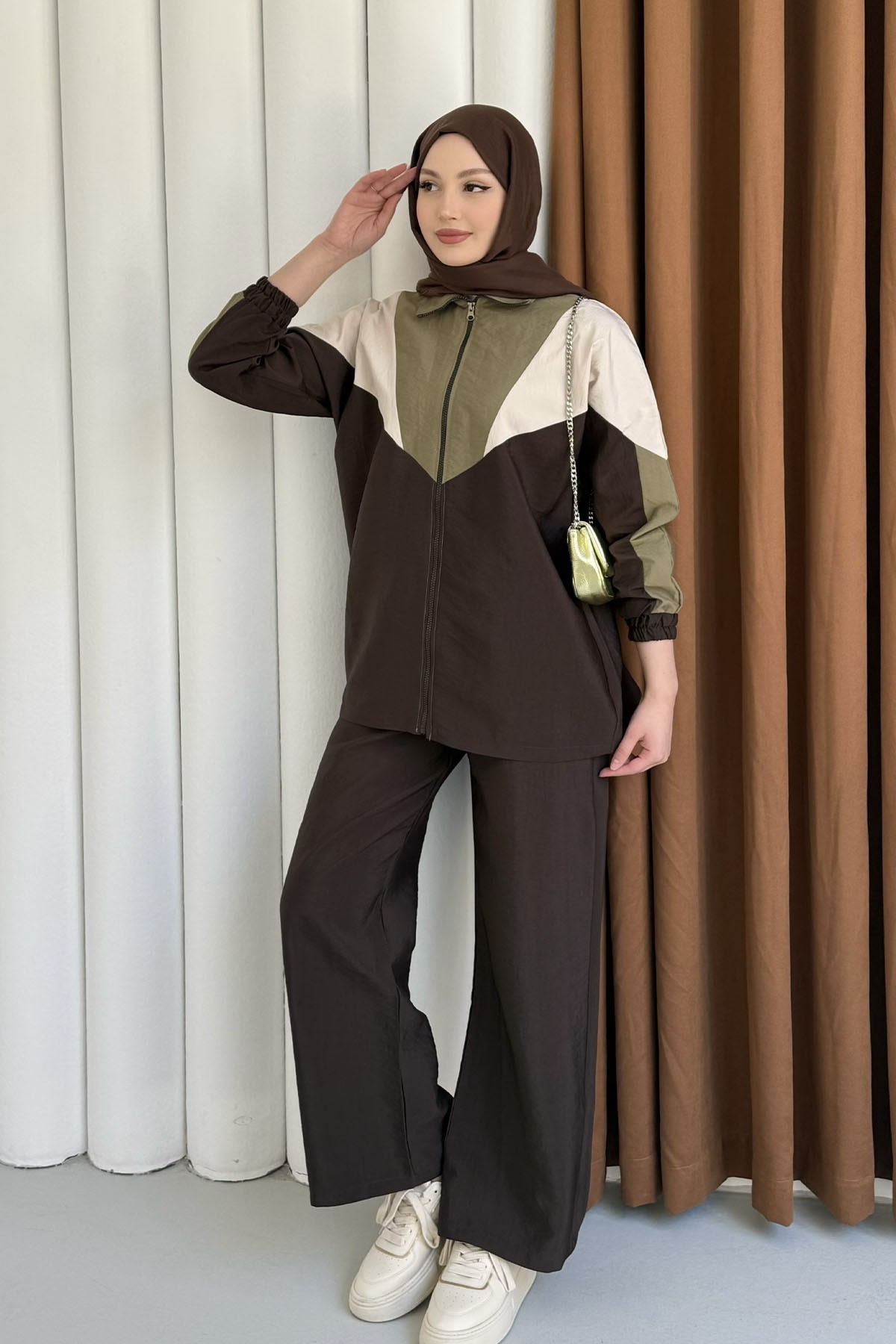 Renkli Paraşüt Detay Pantolonlu Tesettür Takım-KAHVERENGİ