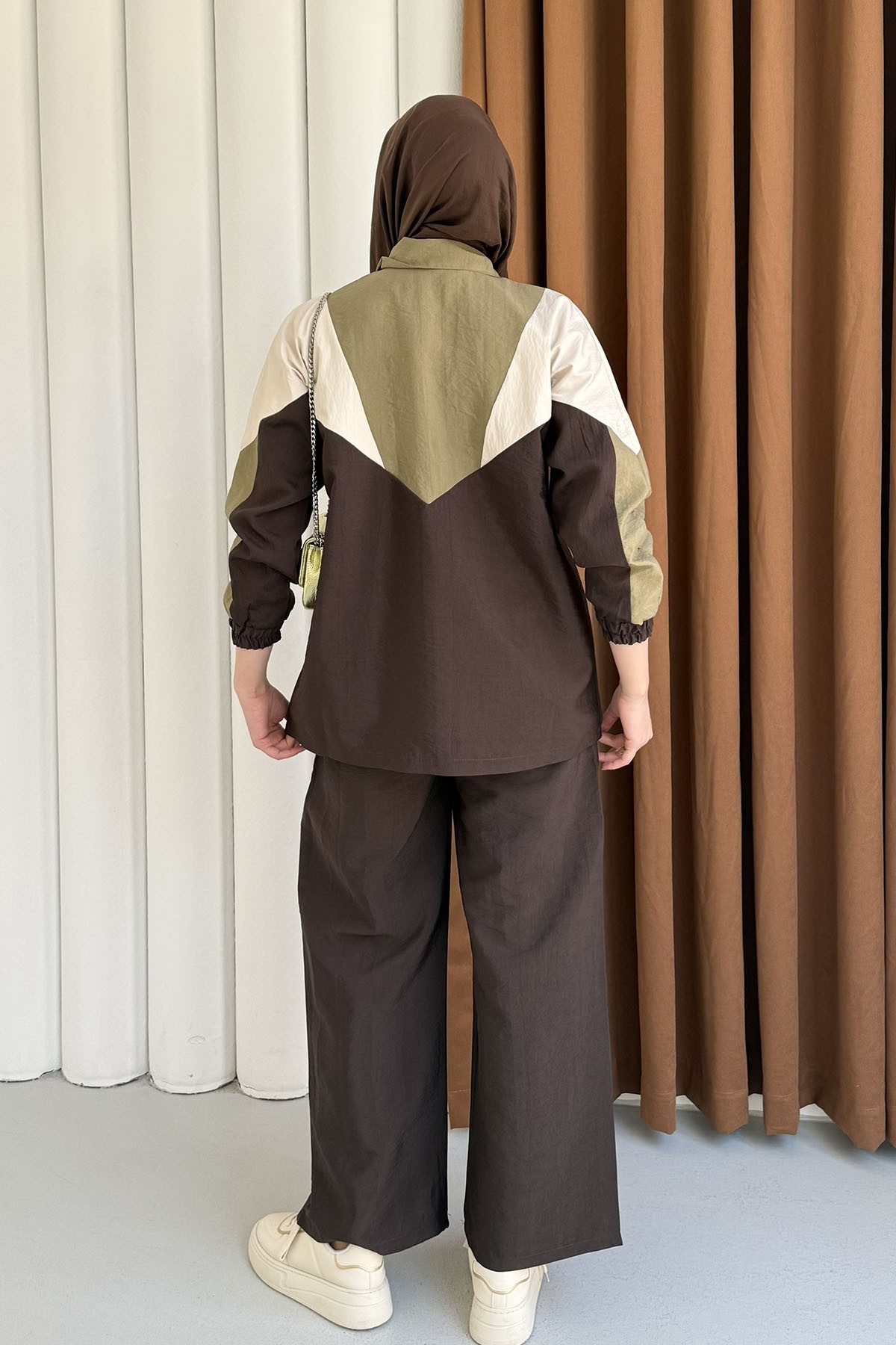 Renkli Paraşüt Detay Pantolonlu Tesettür Takım-KAHVERENGİ