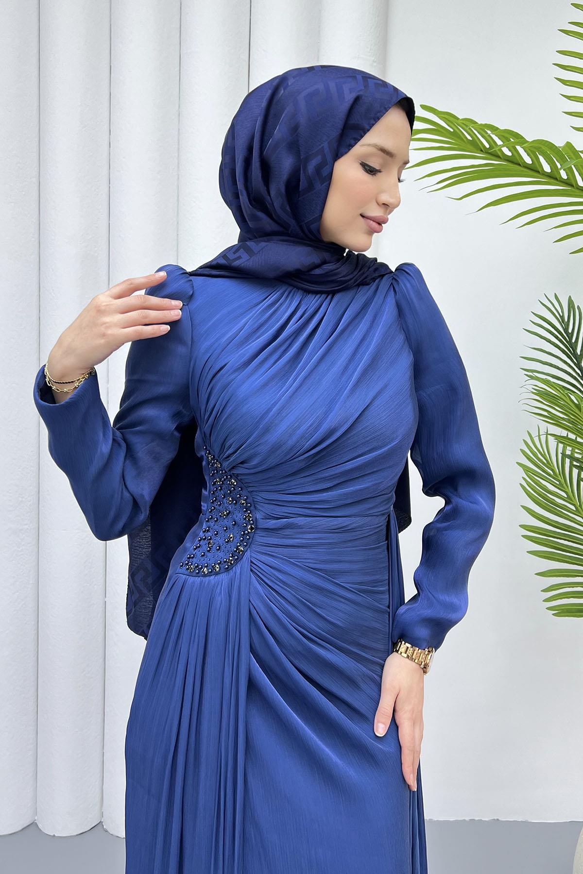 Sağ Taraf Taş İşlemeli Kuyruklu Tesettür Abiye-İNDİGO