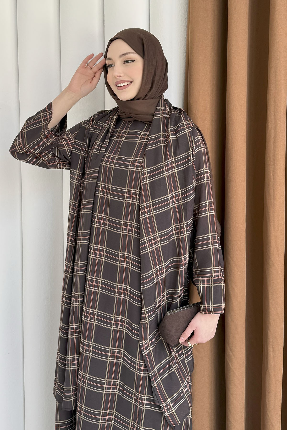 Şallı Ekose Desenli Şifon Tesettür Elbise-KAHVERENGİ