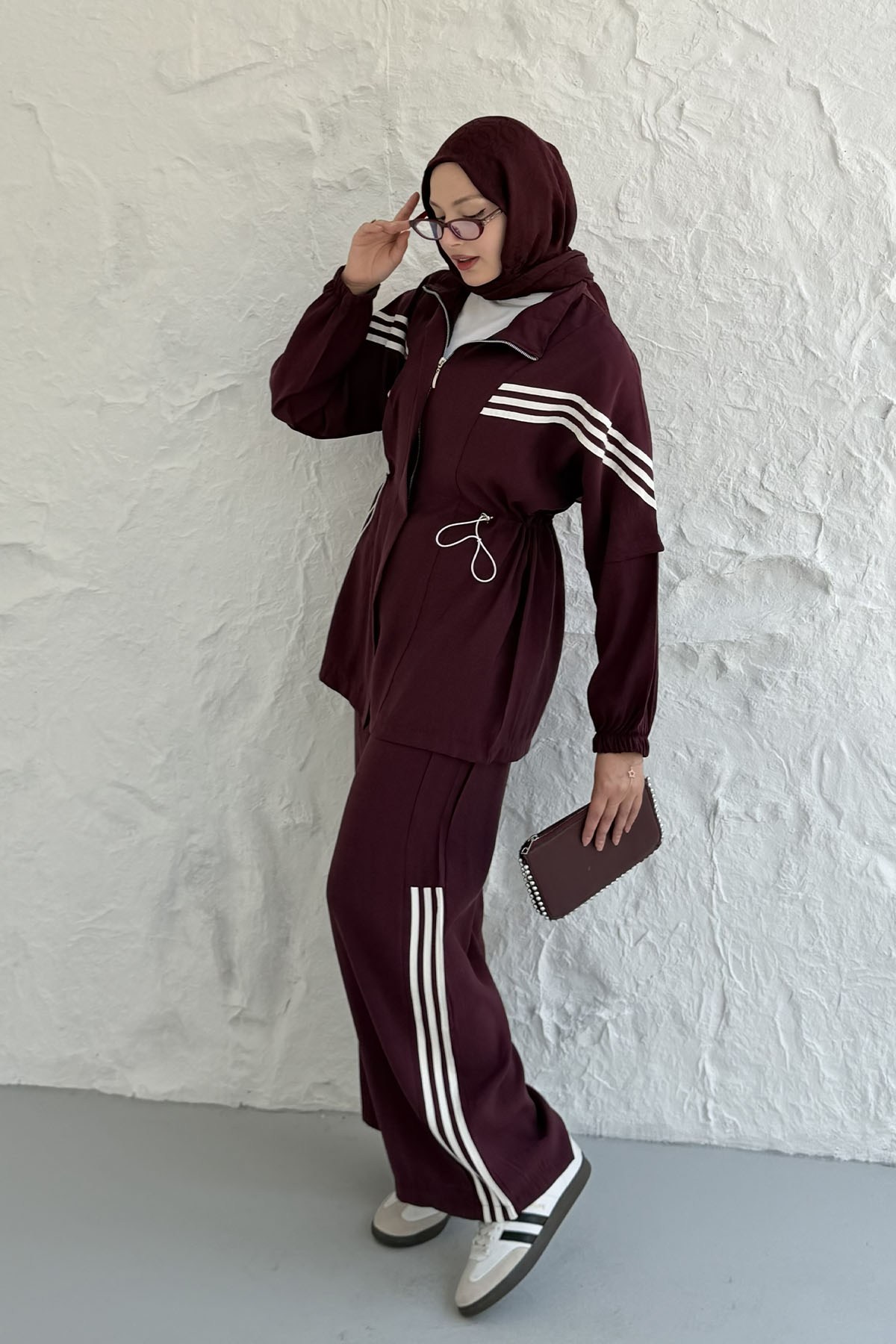 Şerit Detaylı Fermuarlı Pantolonlu Tesettür Takım-BORDO