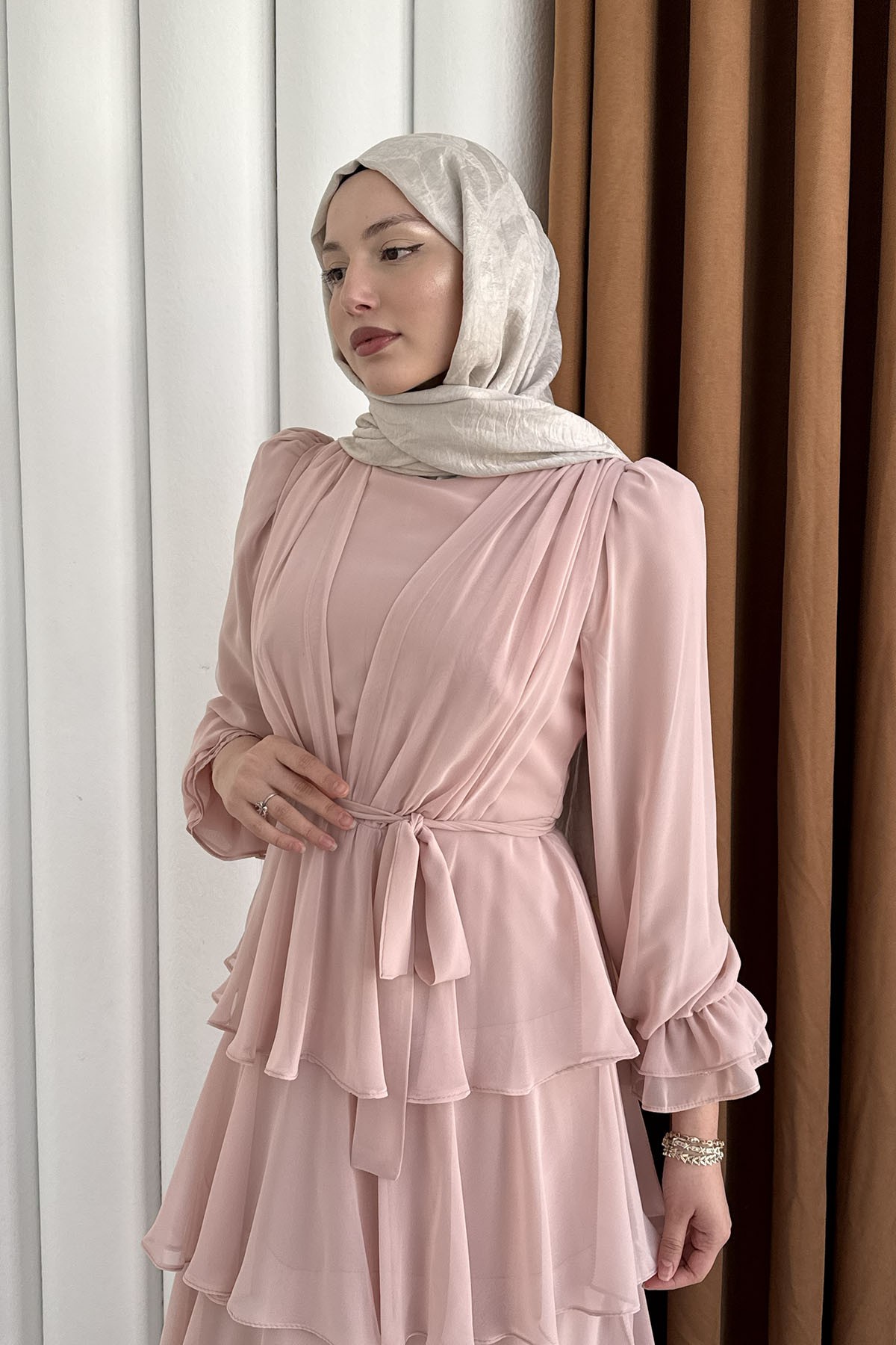 Şifon Kumaş Kat Katlı Tesettür Elbise-PUDRA