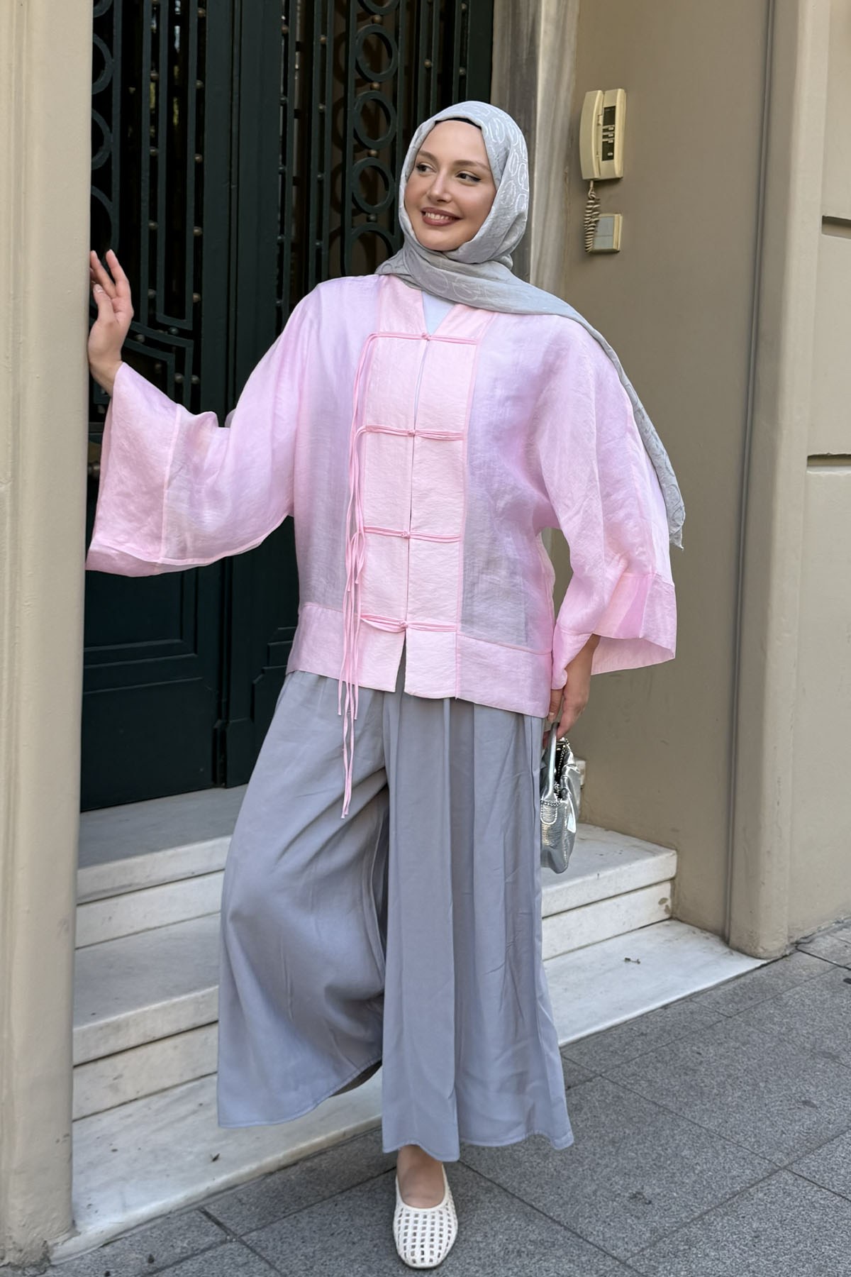Süslü Düğmeli Dökümlü Modal Tül Kimono-PEMBE