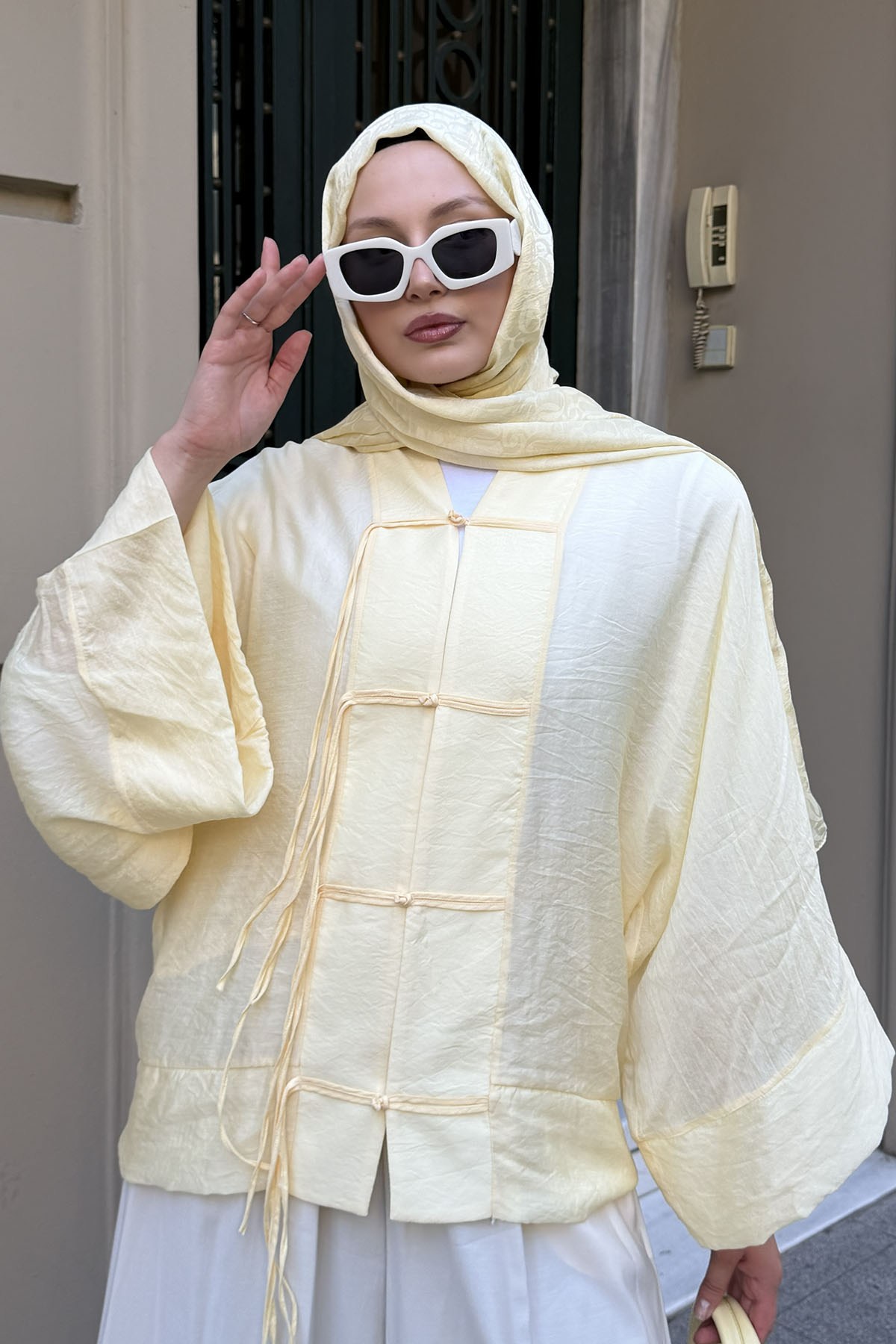 Süslü Düğmeli Dökümlü Modal Tül Kimono-SARI