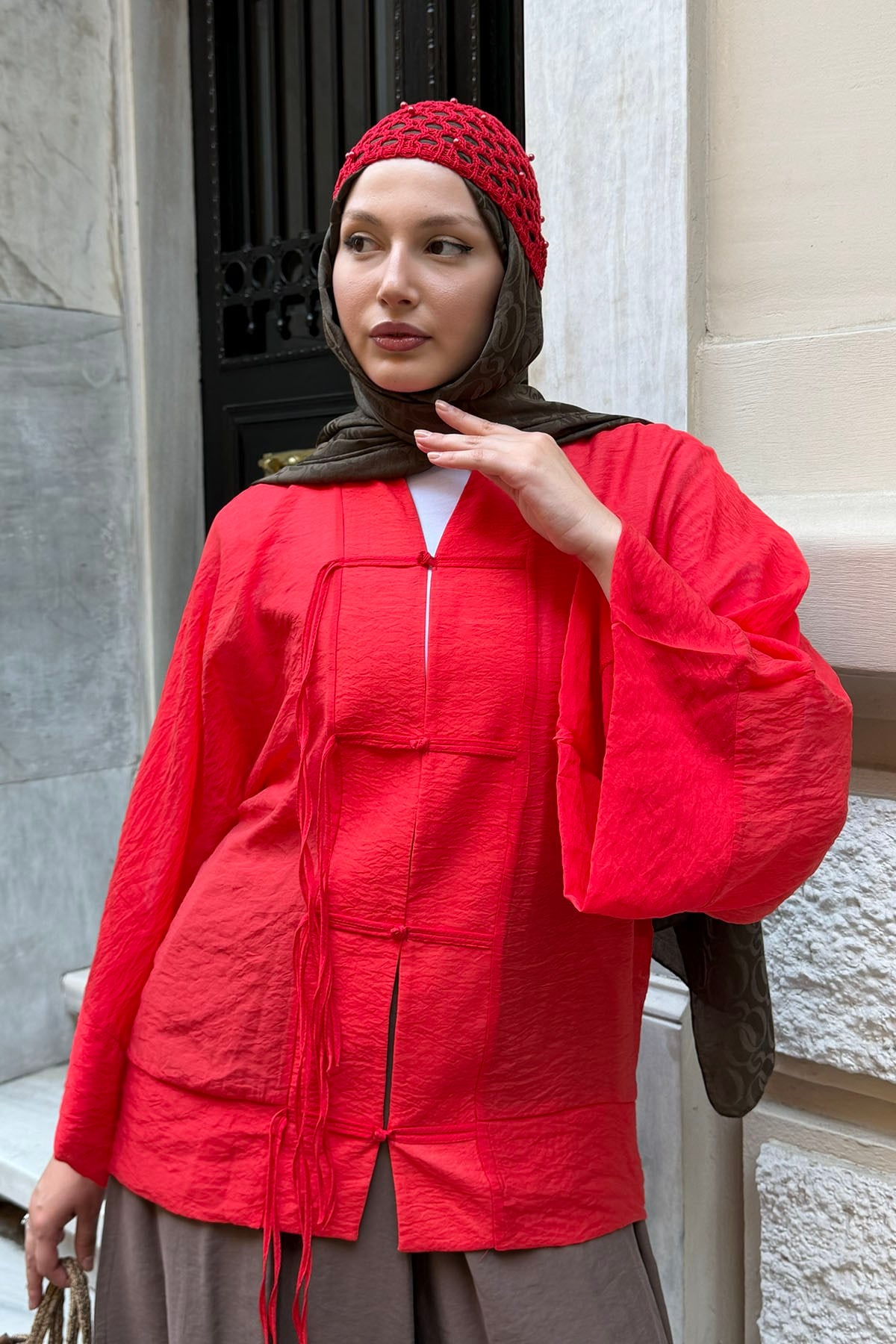Süslü Düğmeli Dökümlü Modal Tül Kimono-KIRMIZI