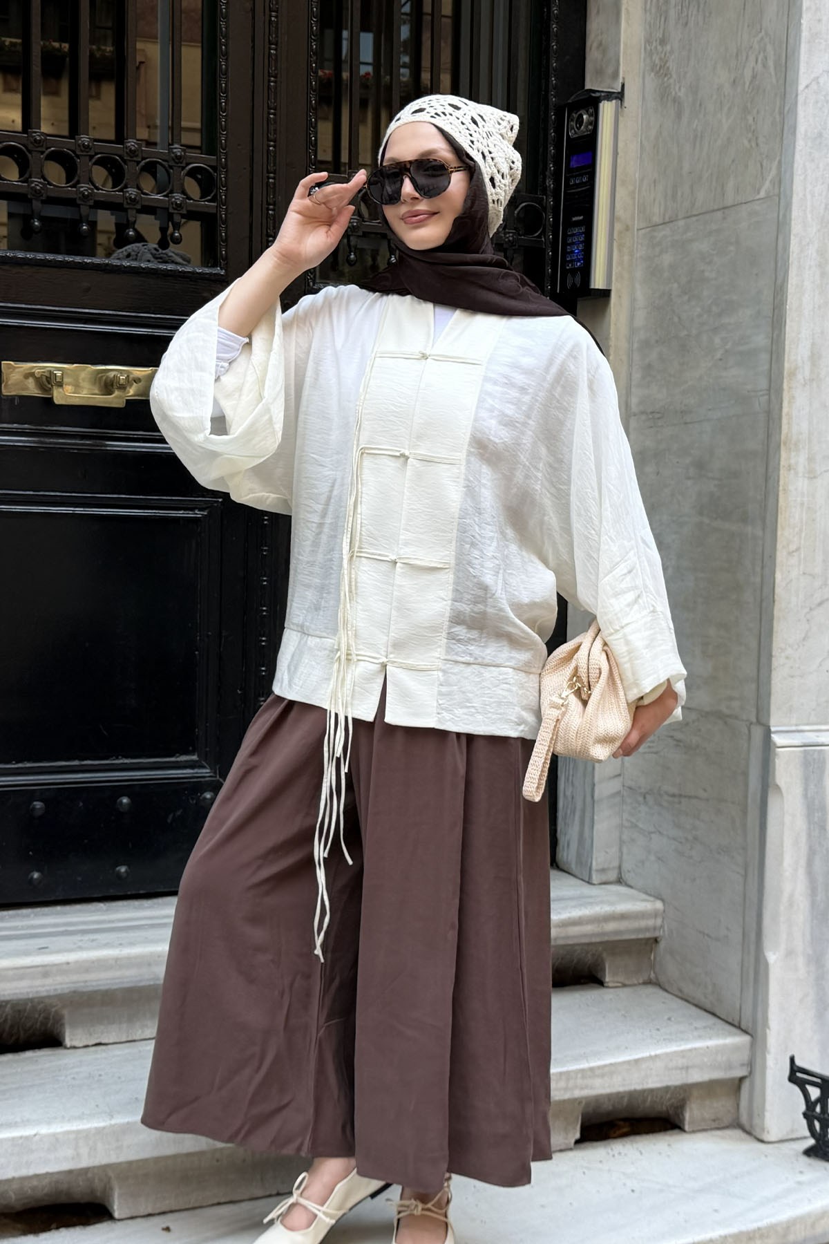 Süslü Düğmeli Dökümlü Modal Tül Kimono-EKRU