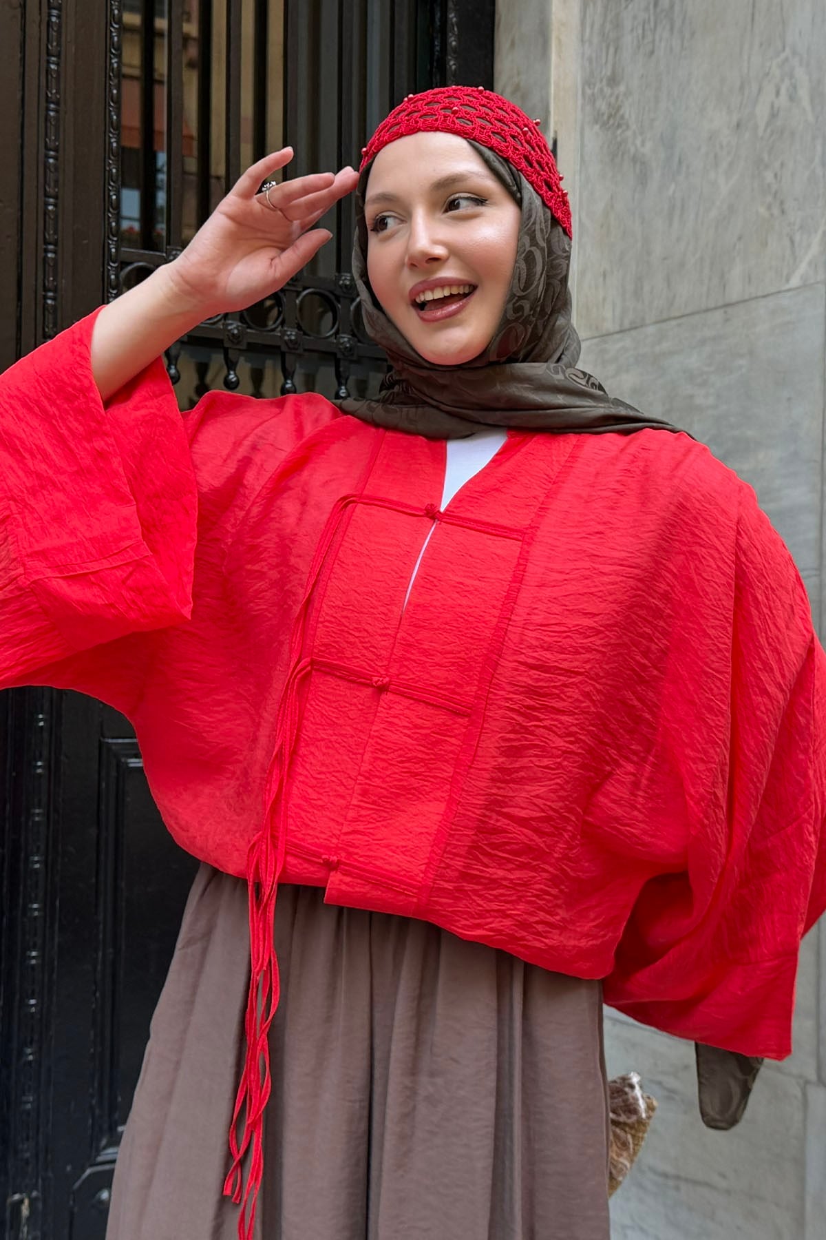 Süslü Düğmeli Dökümlü Modal Tül Kimono-KIRMIZI