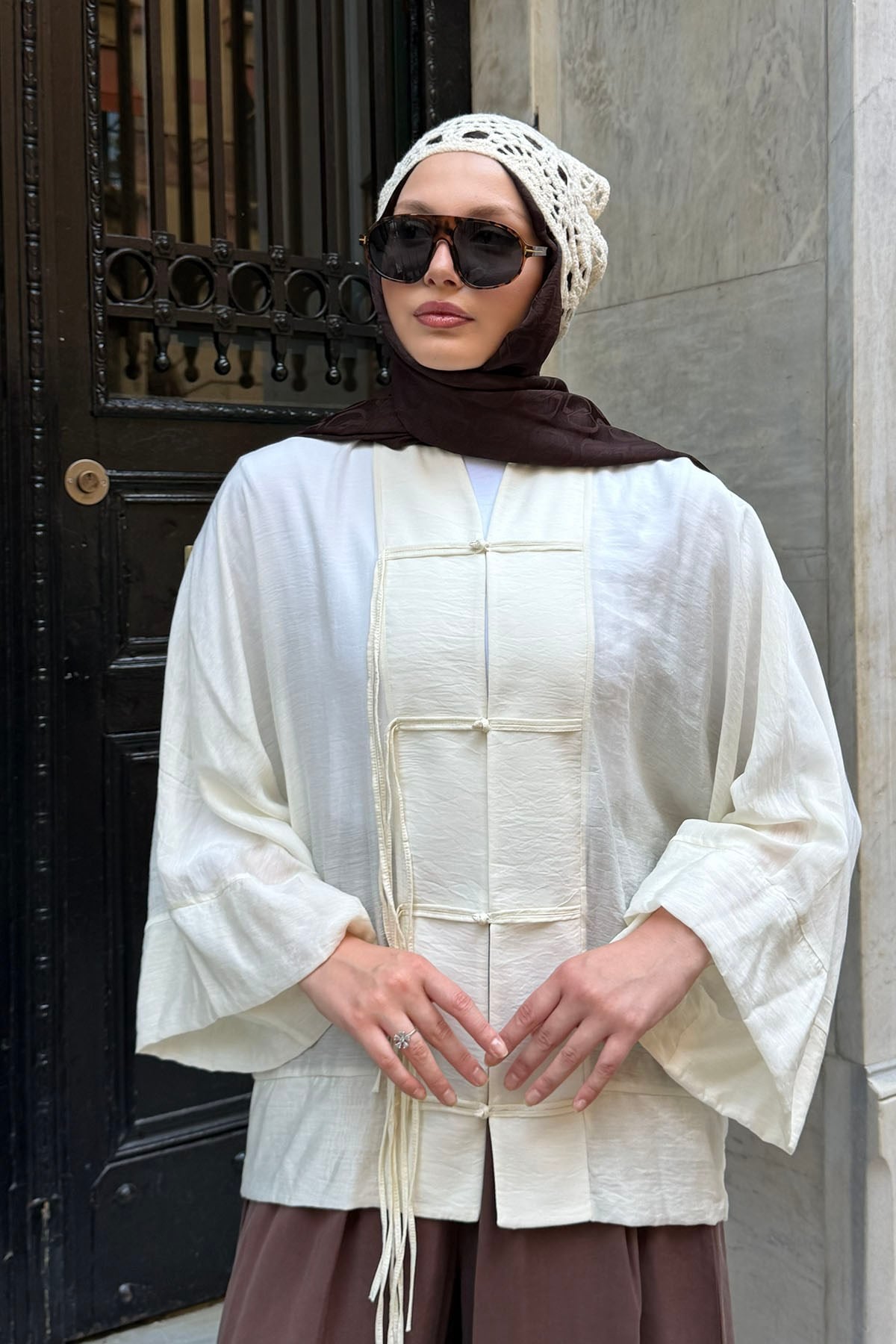 Süslü Düğmeli Dökümlü Modal Tül Kimono-EKRU