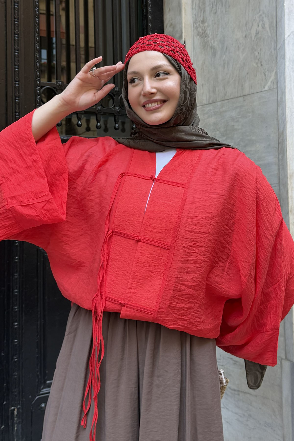 Süslü Düğmeli Dökümlü Modal Tül Kimono-KIRMIZI