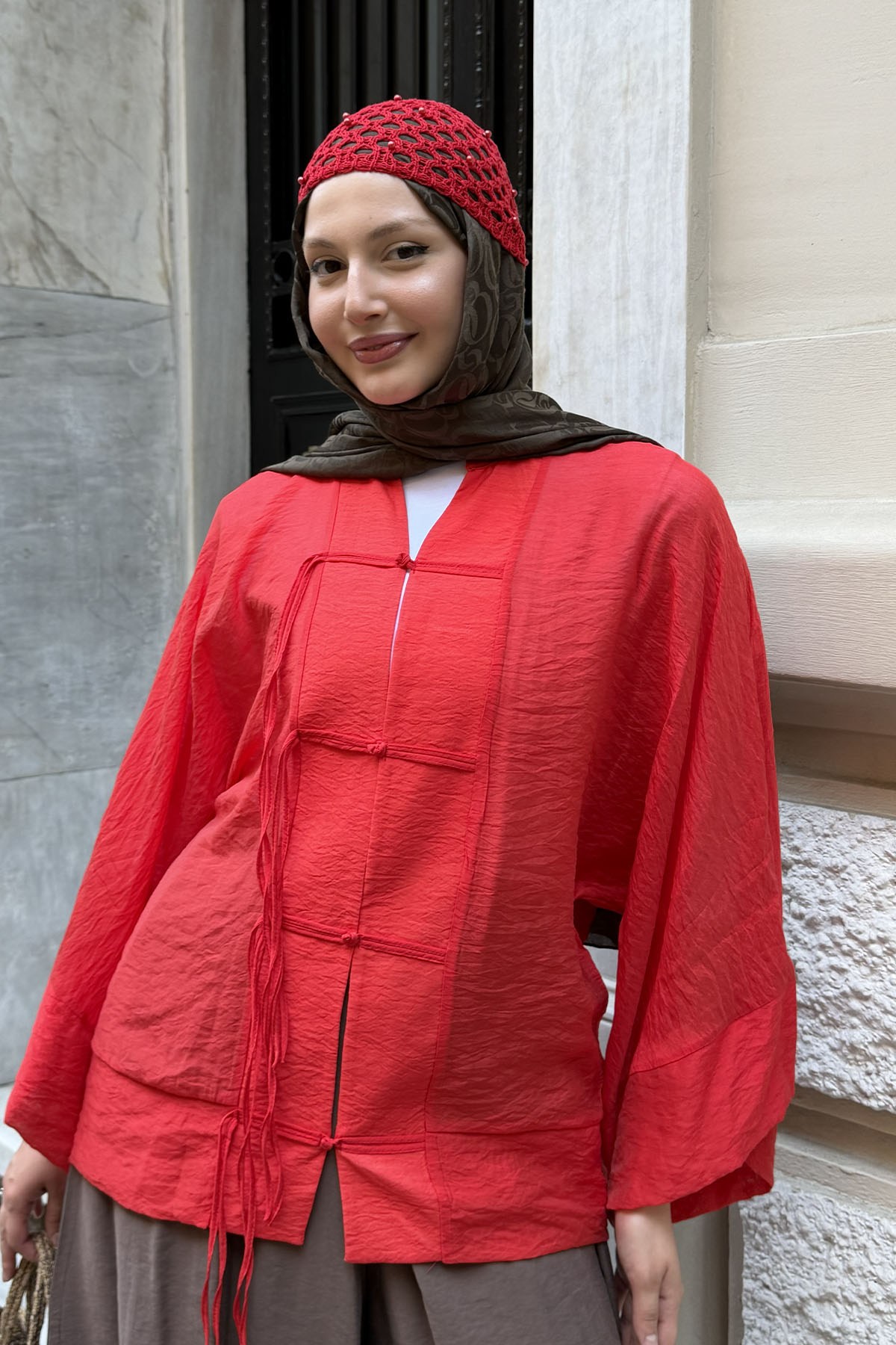 Süslü Düğmeli Dökümlü Modal Tül Kimono-KIRMIZI