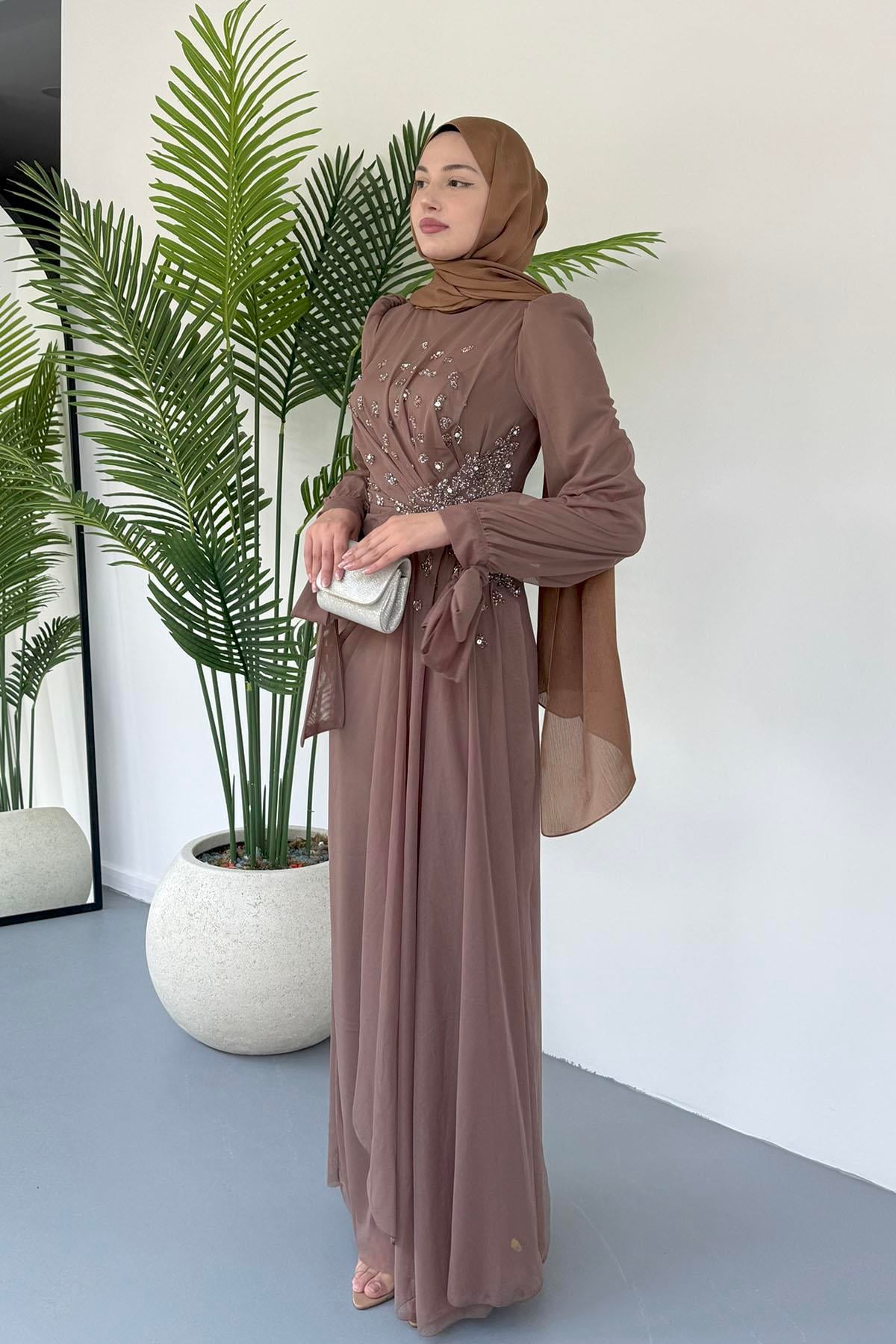 Taş Işıltılı Yandan Drapeli Tesettür Tül Abiye-KAHVERENGİ