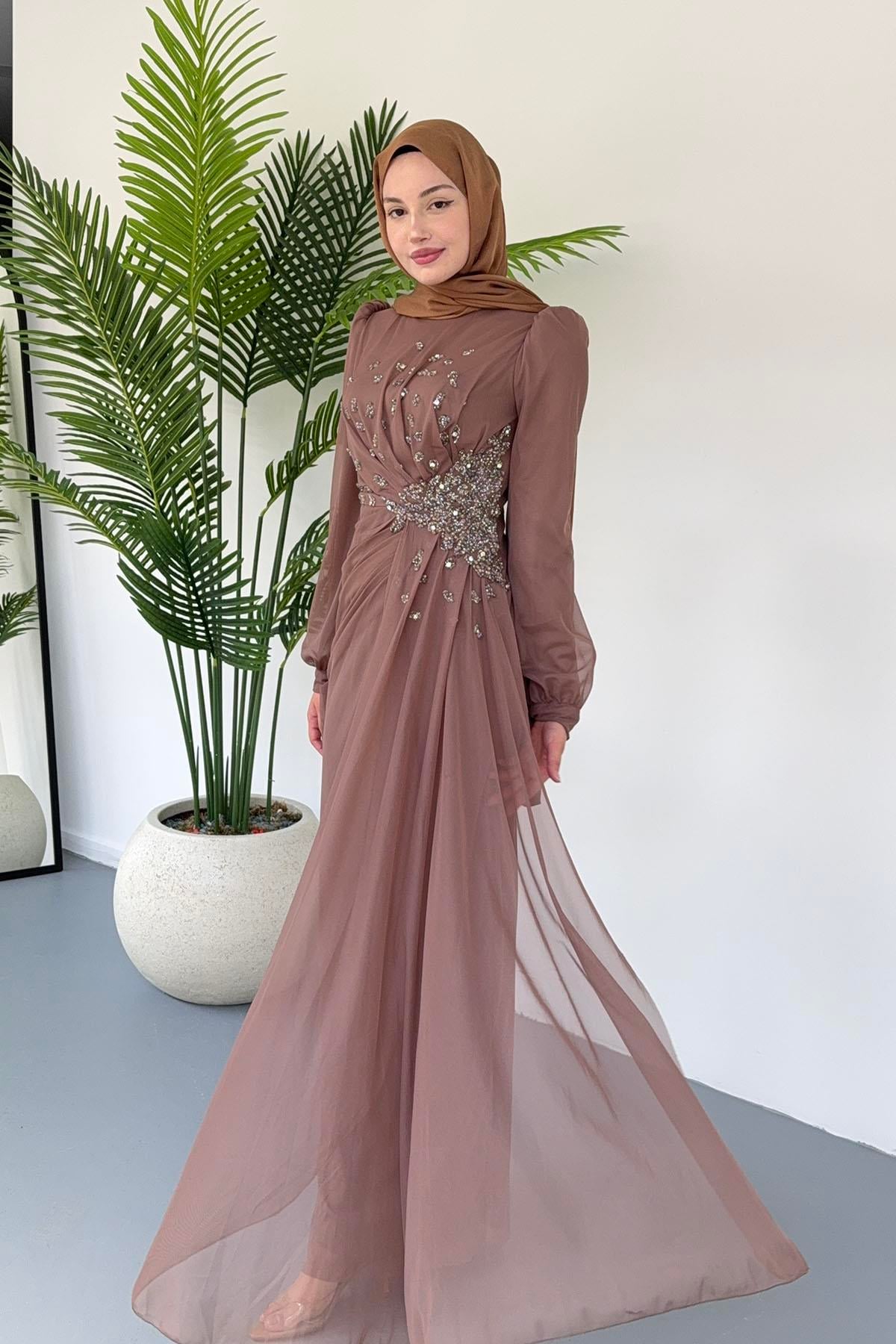 Taş Işıltılı Yandan Drapeli Tesettür Tül Abiye-KAHVERENGİ