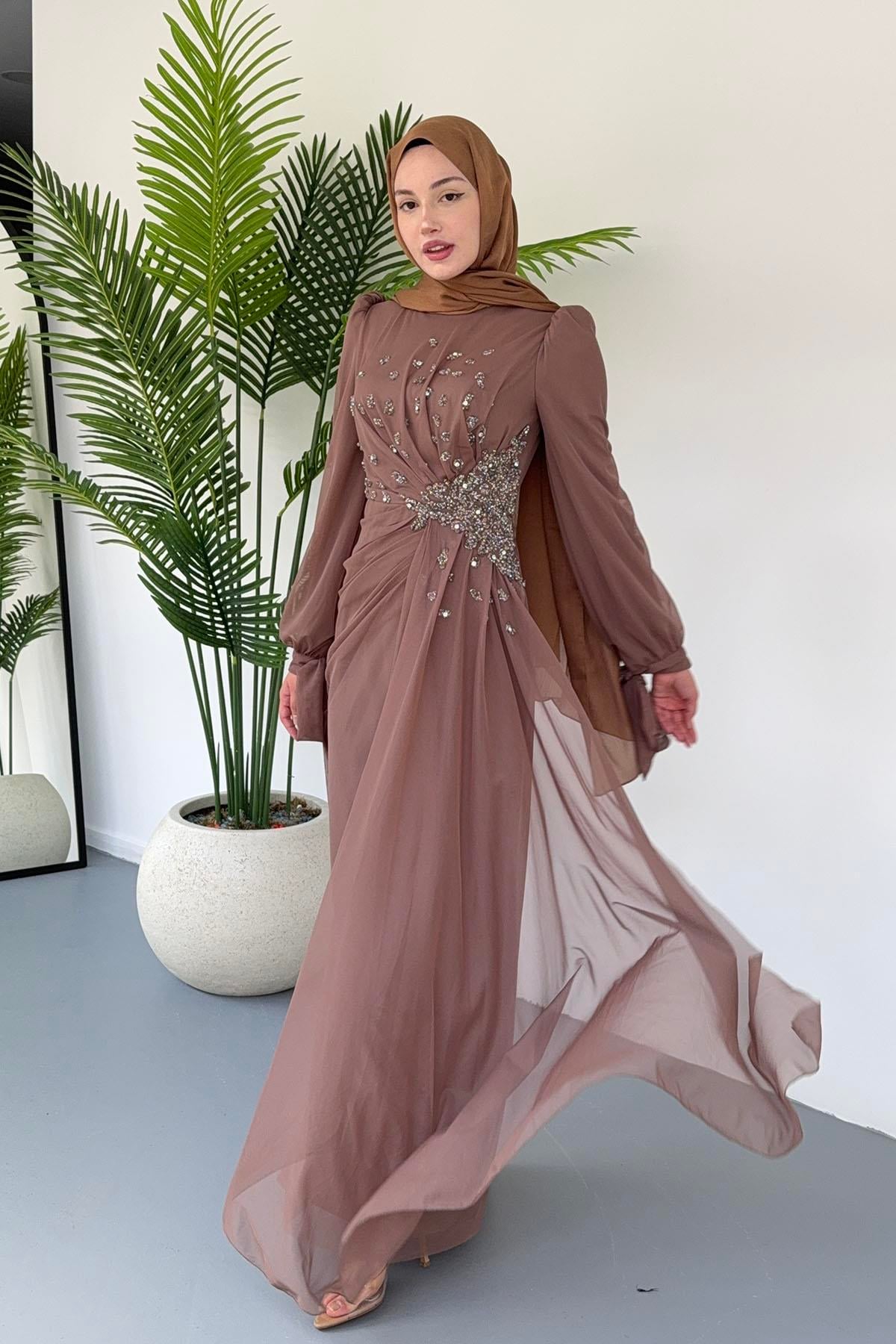 Taş Işıltılı Yandan Drapeli Tesettür Tül Abiye-KAHVERENGİ