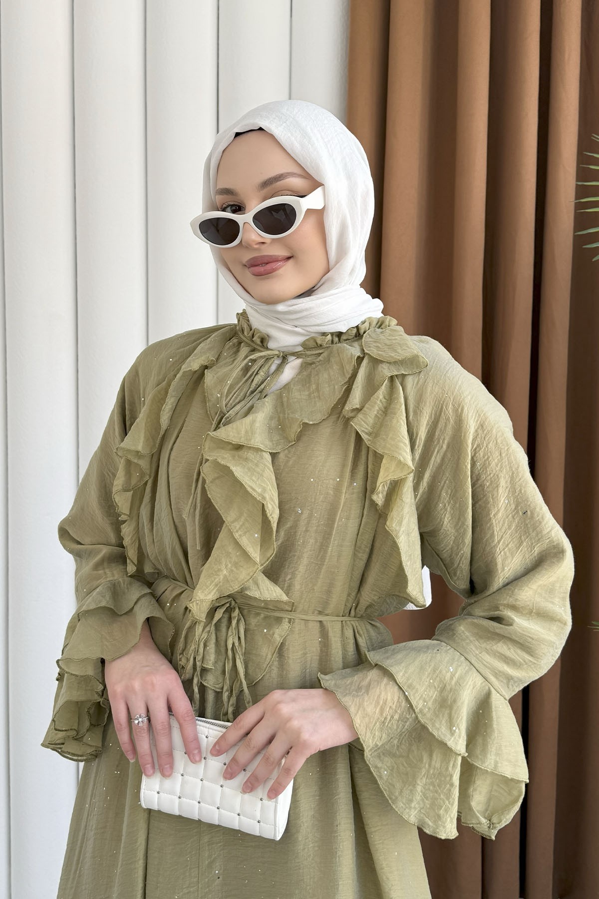 Taş Süslemeli Belden Bağlamalı Volanlı Tesettür Elbise-HAKİ YEŞİL