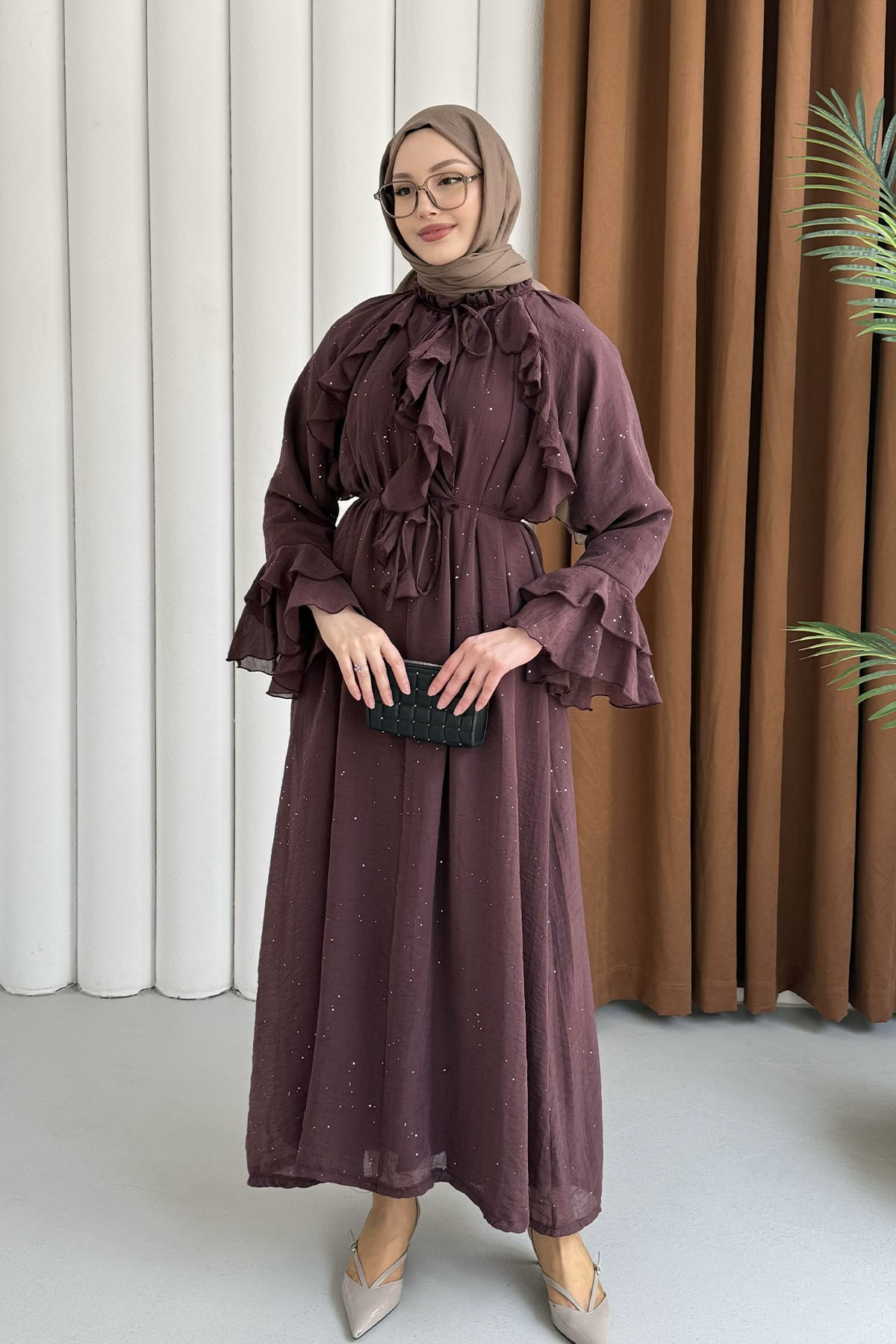 Taş Süslemeli Belden Bağlamalı Volanlı Tesettür Elbise-BORDO
