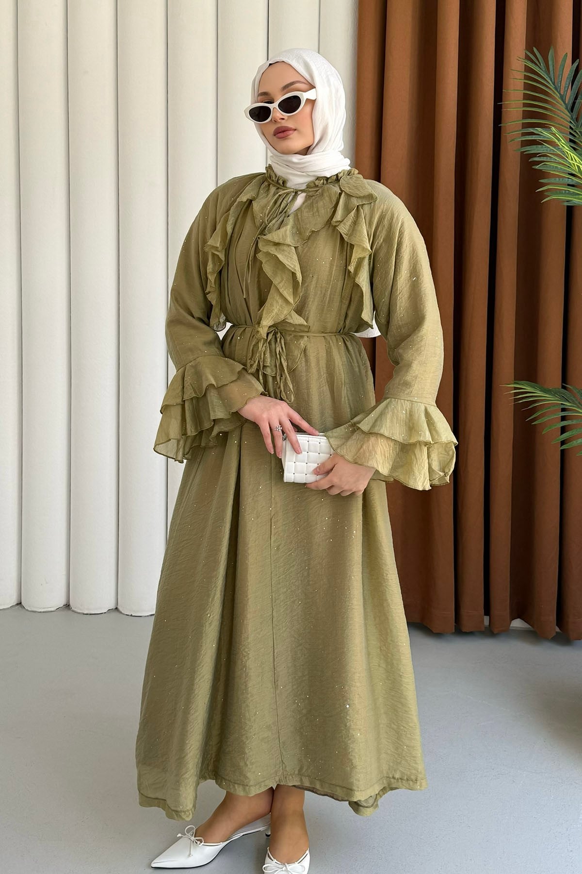 Taş Süslemeli Belden Bağlamalı Volanlı Tesettür Elbise-HAKİ YEŞİL