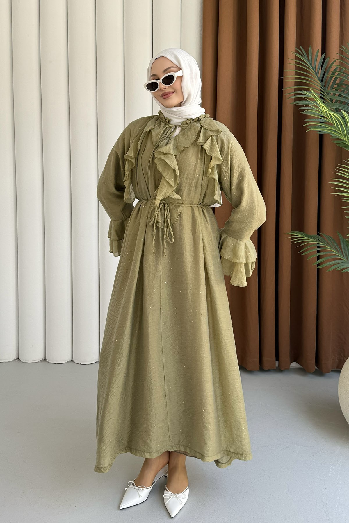 Taş Süslemeli Belden Bağlamalı Volanlı Tesettür Elbise-HAKİ YEŞİL
