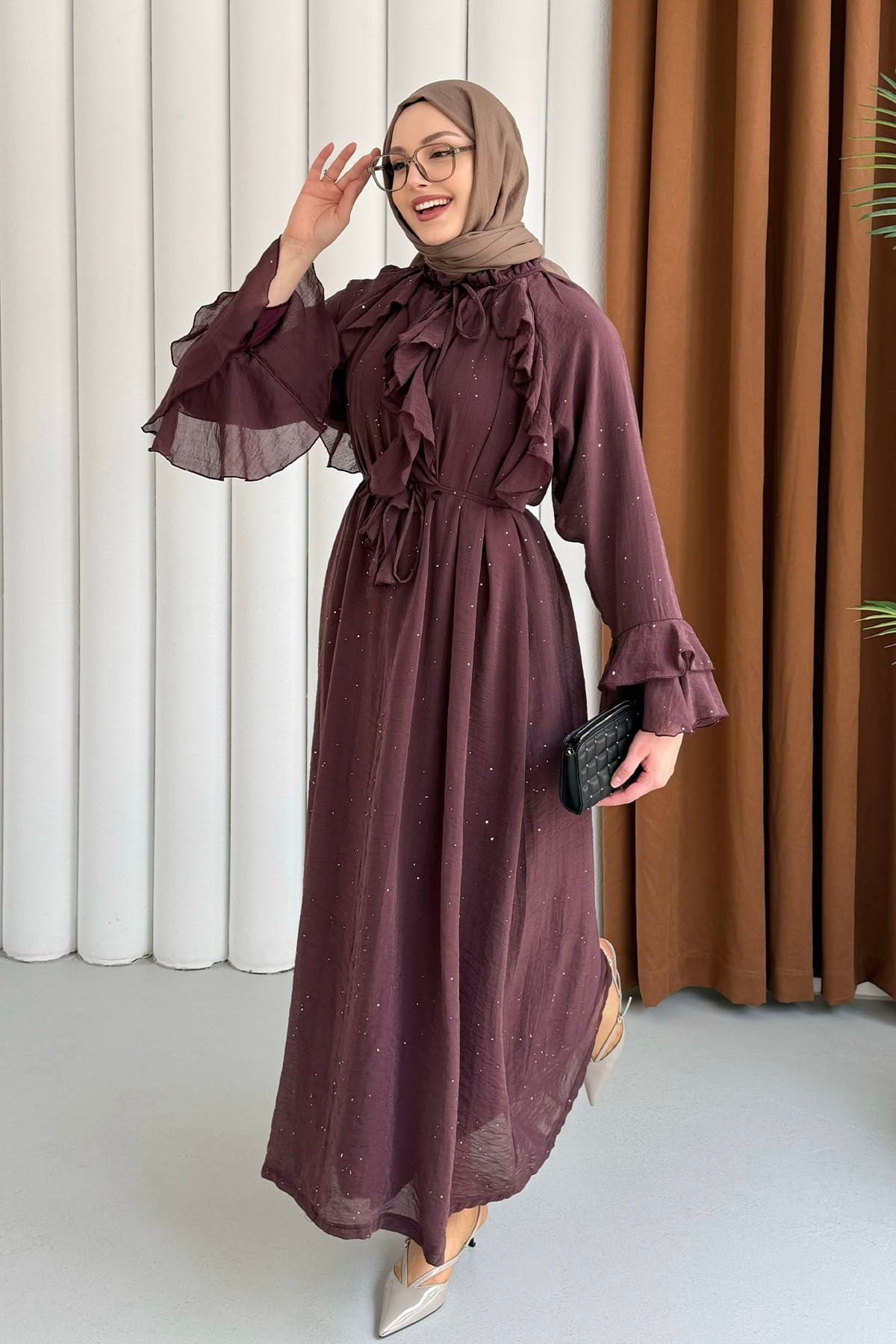 Taş Süslemeli Belden Bağlamalı Volanlı Tesettür Elbise-BORDO